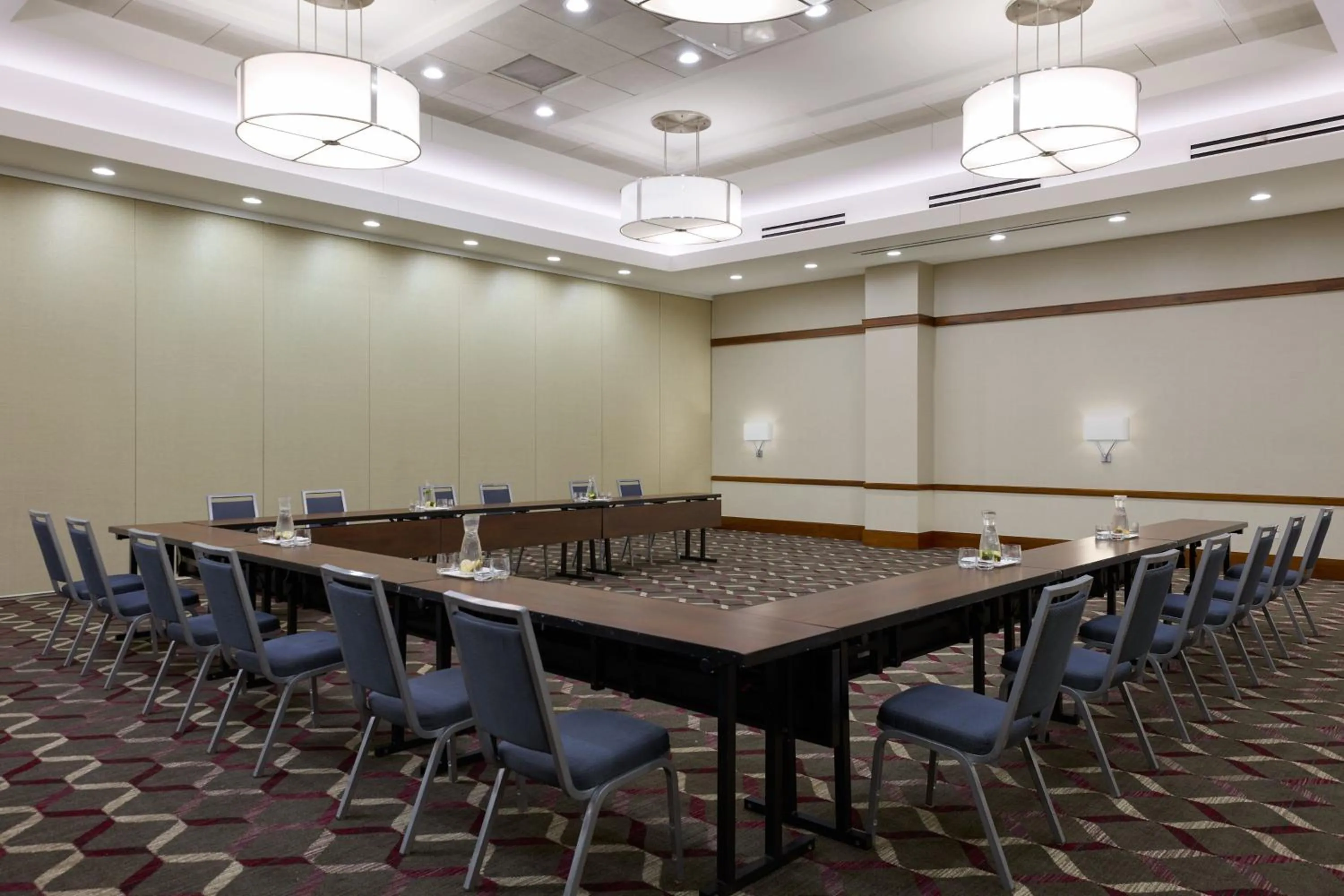 Meeting/conference room in Residence Inn Arlington Capital View