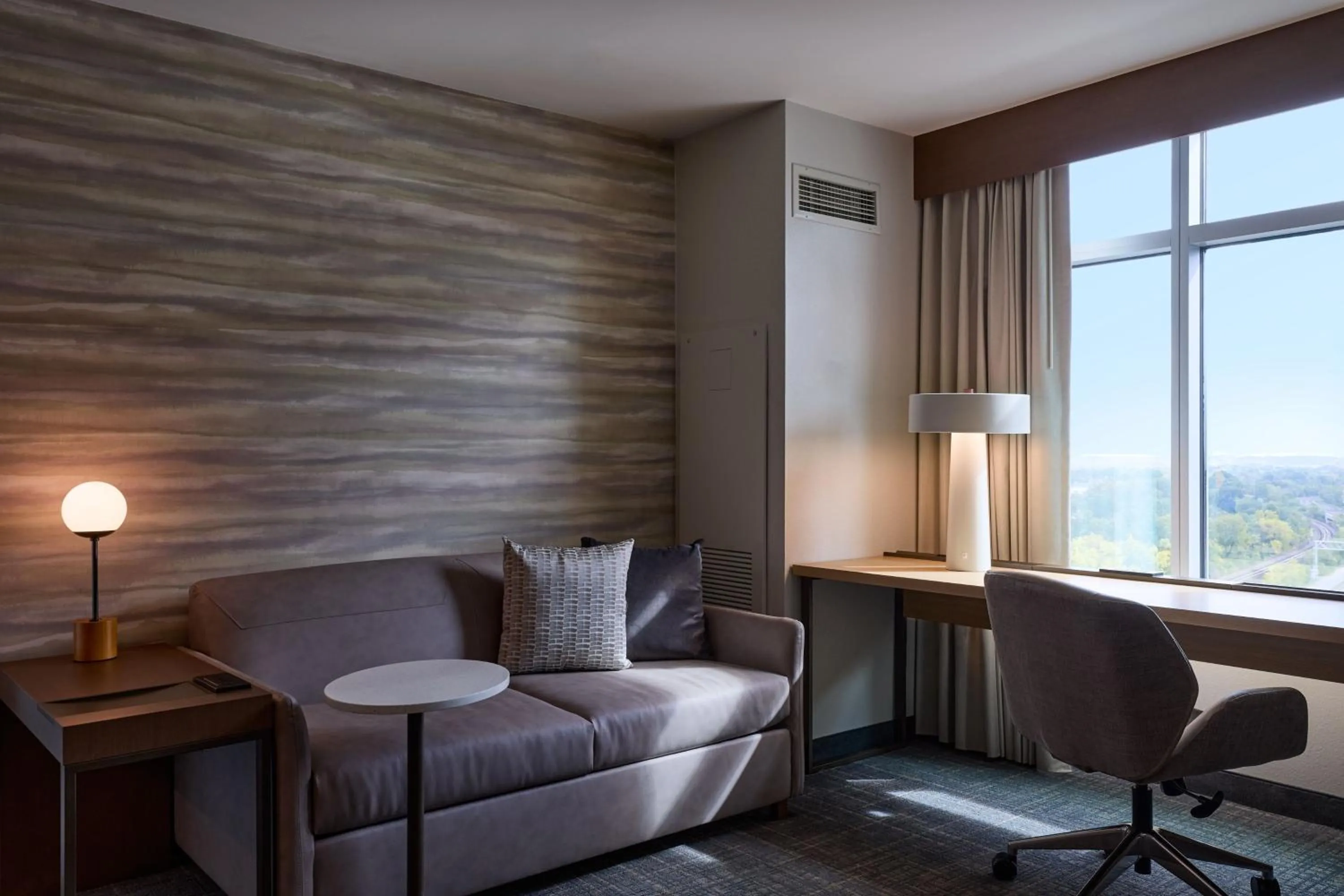 Bedroom in Residence Inn Arlington Capital View