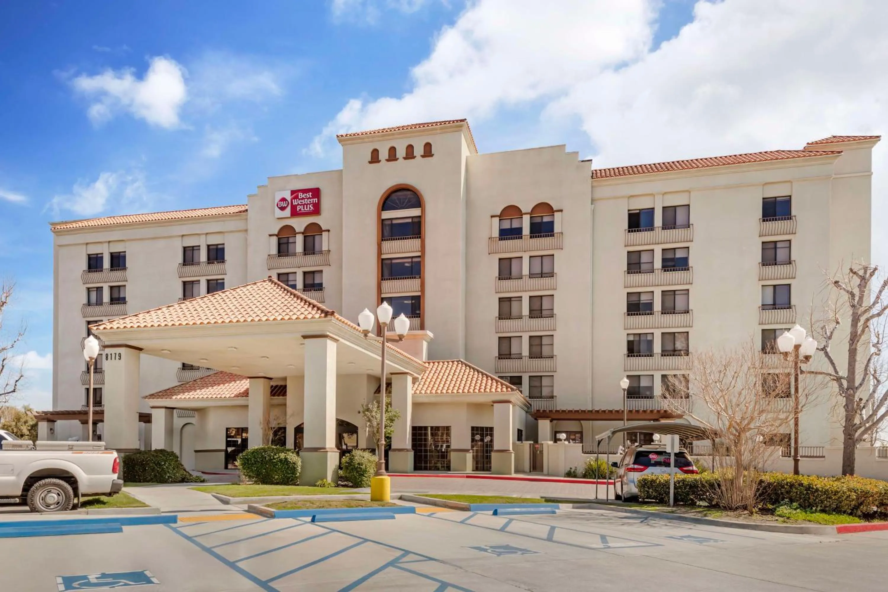 Property building in Best Western Plus Heritage Inn Ontario Rancho Cucamonga