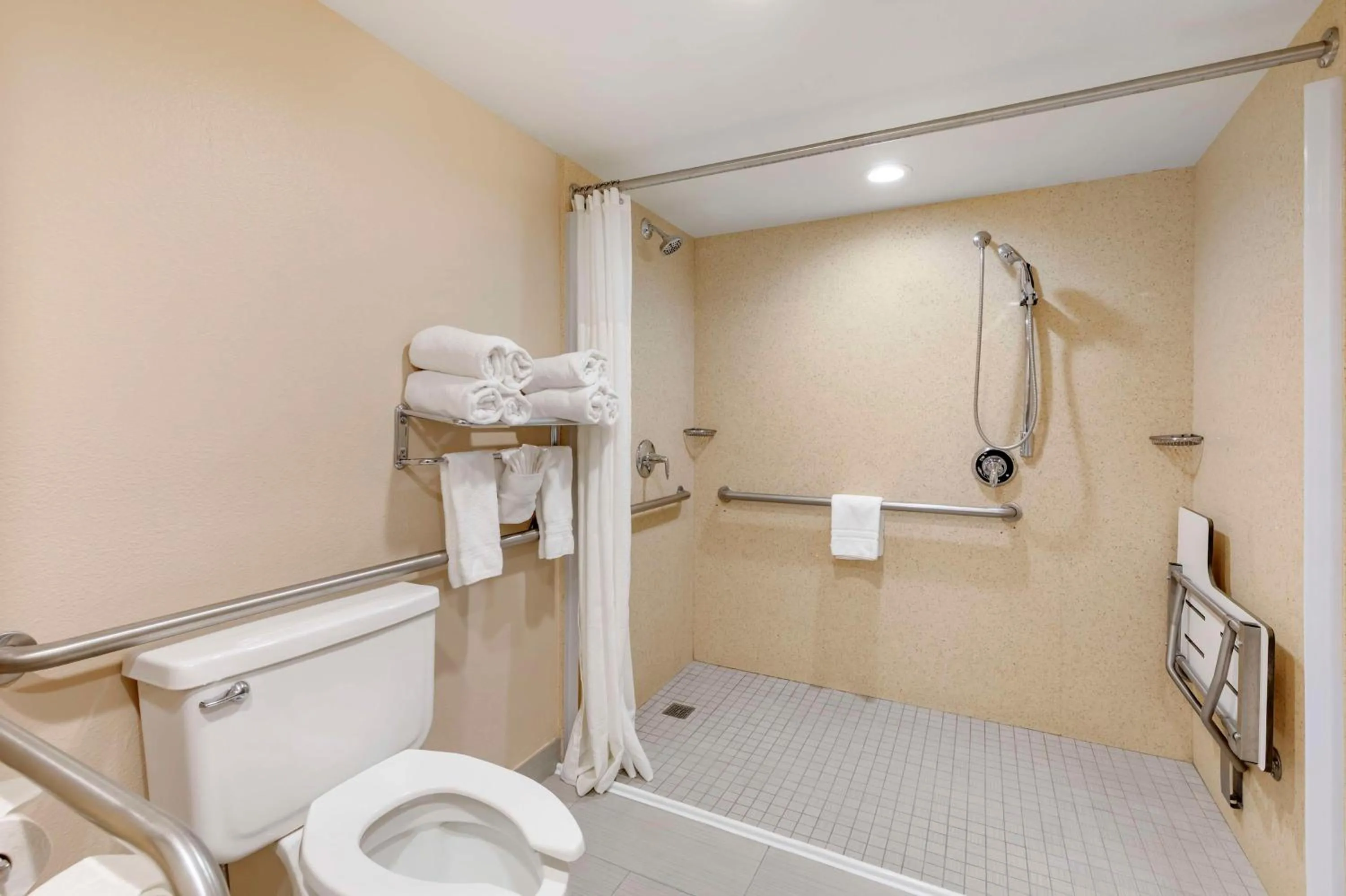 Bathroom in Best Western Plus Heritage Inn Ontario Rancho Cucamonga