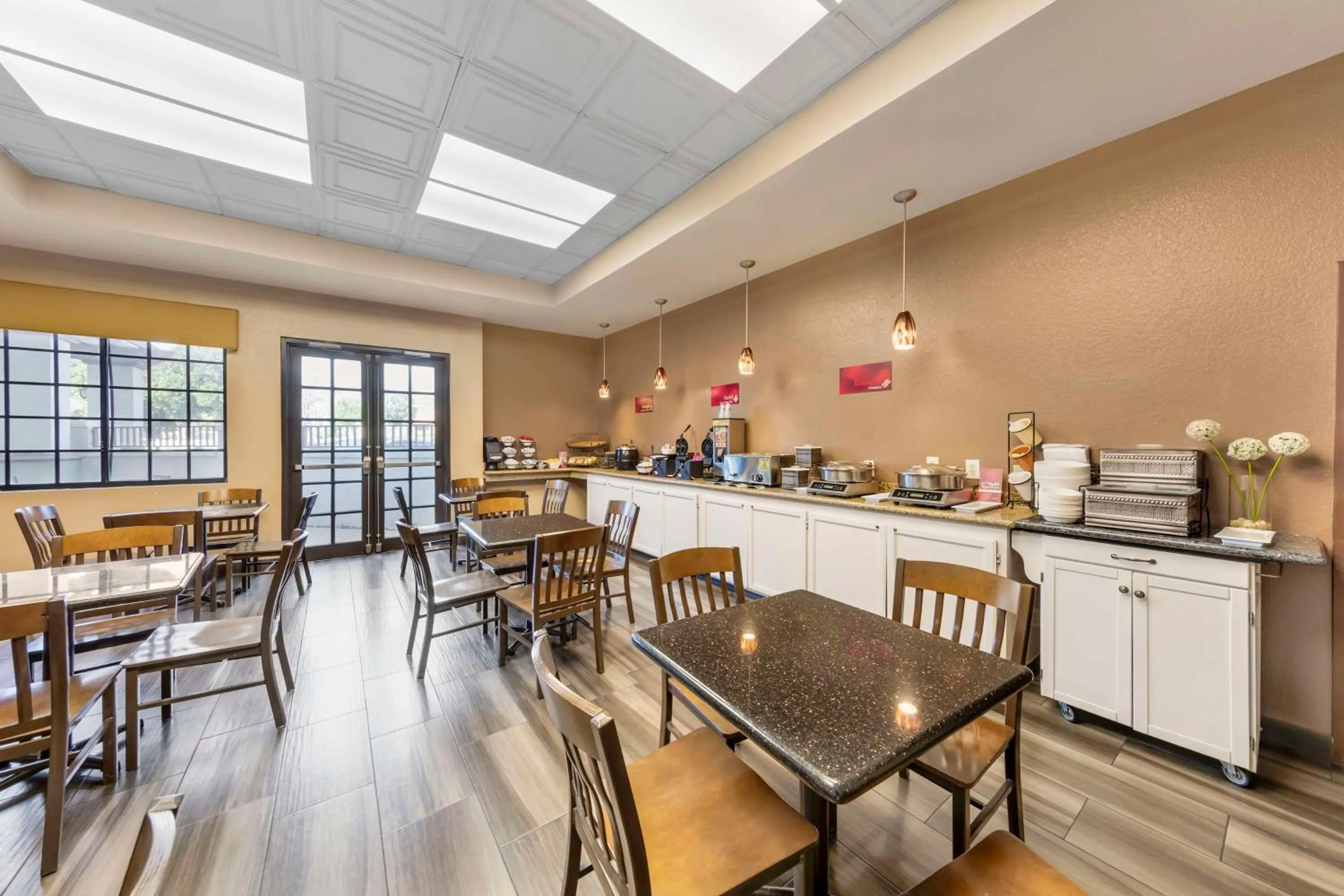 Breakfast in Best Western Plus Heritage Inn Ontario Rancho Cucamonga