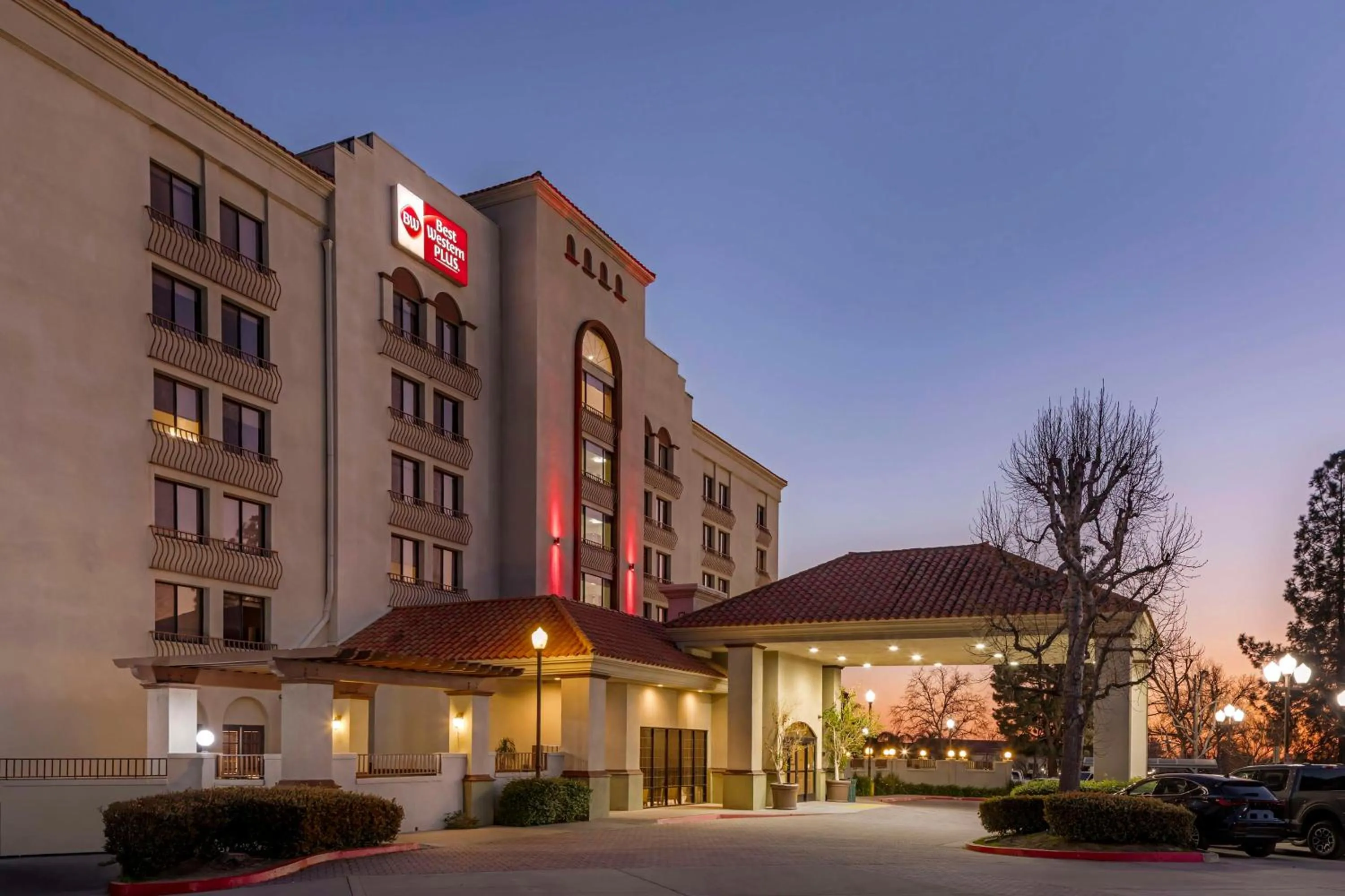 Property building in Best Western Plus Heritage Inn Ontario Rancho Cucamonga