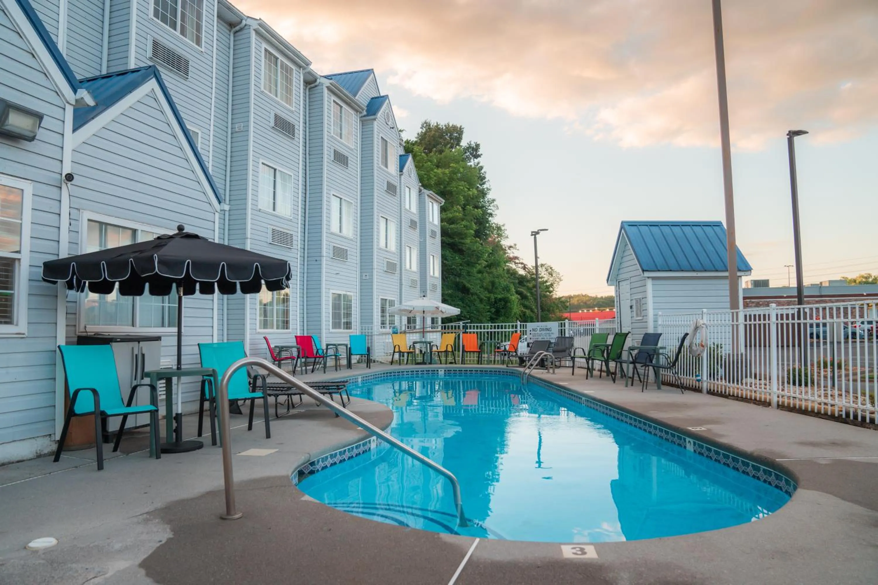 Property building in Guest Inn Pigeon Forge