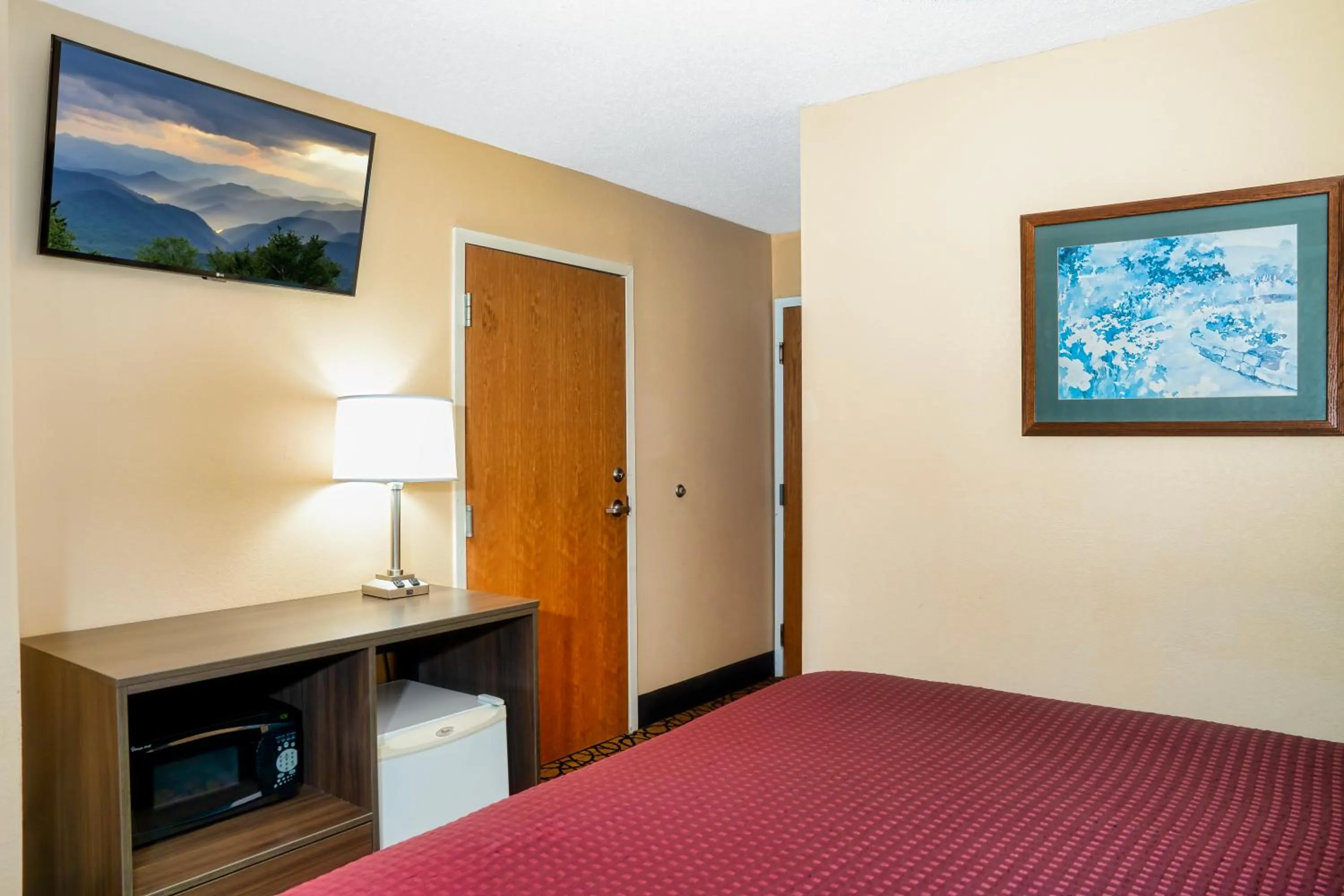 TV and multimedia, Bed in Guest Inn Pigeon Forge