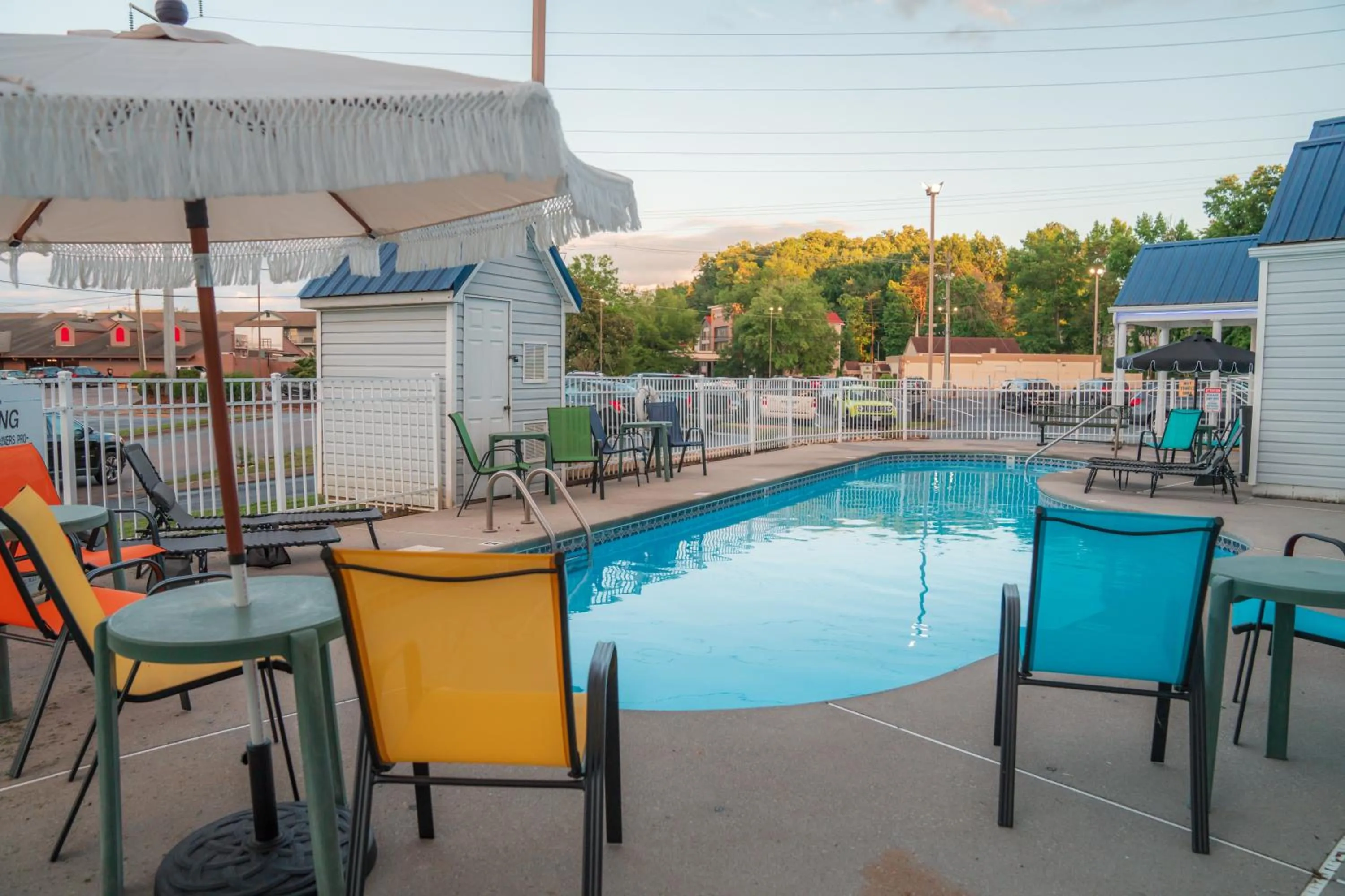 Swimming pool in Guest Inn Pigeon Forge