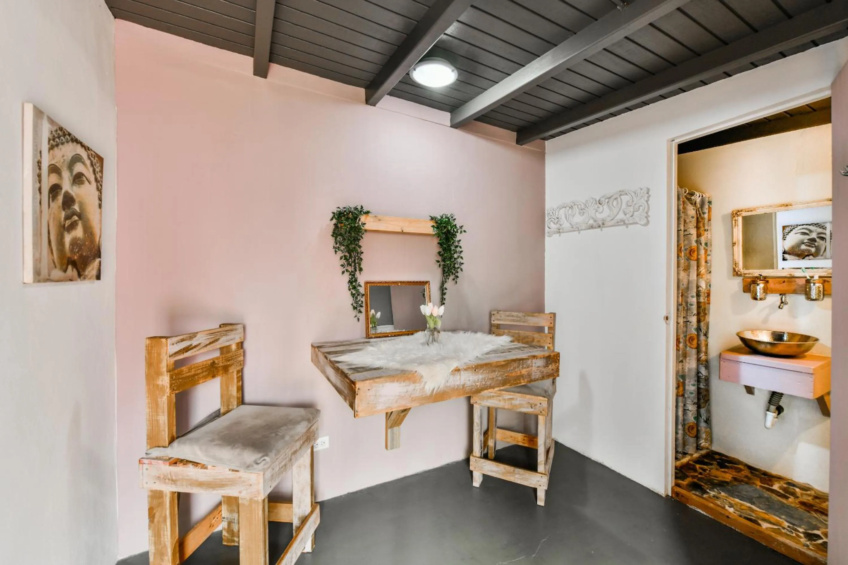 Dining area in Mammaloe