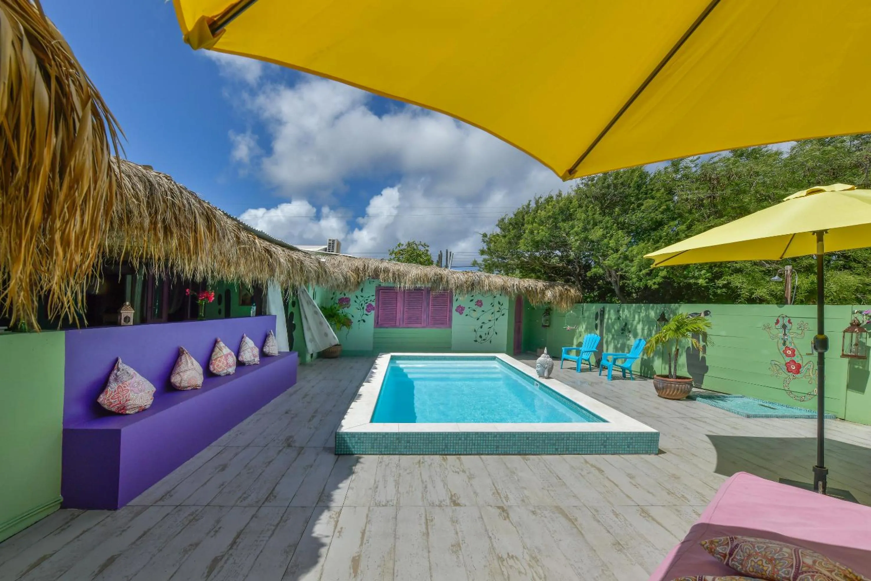 Pool view in Mammaloe