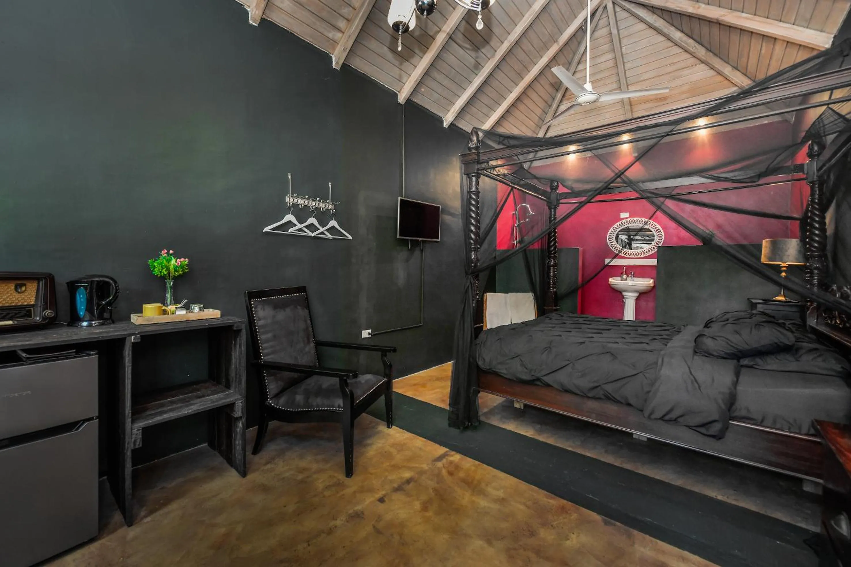 Bathroom, Bed in Mammaloe