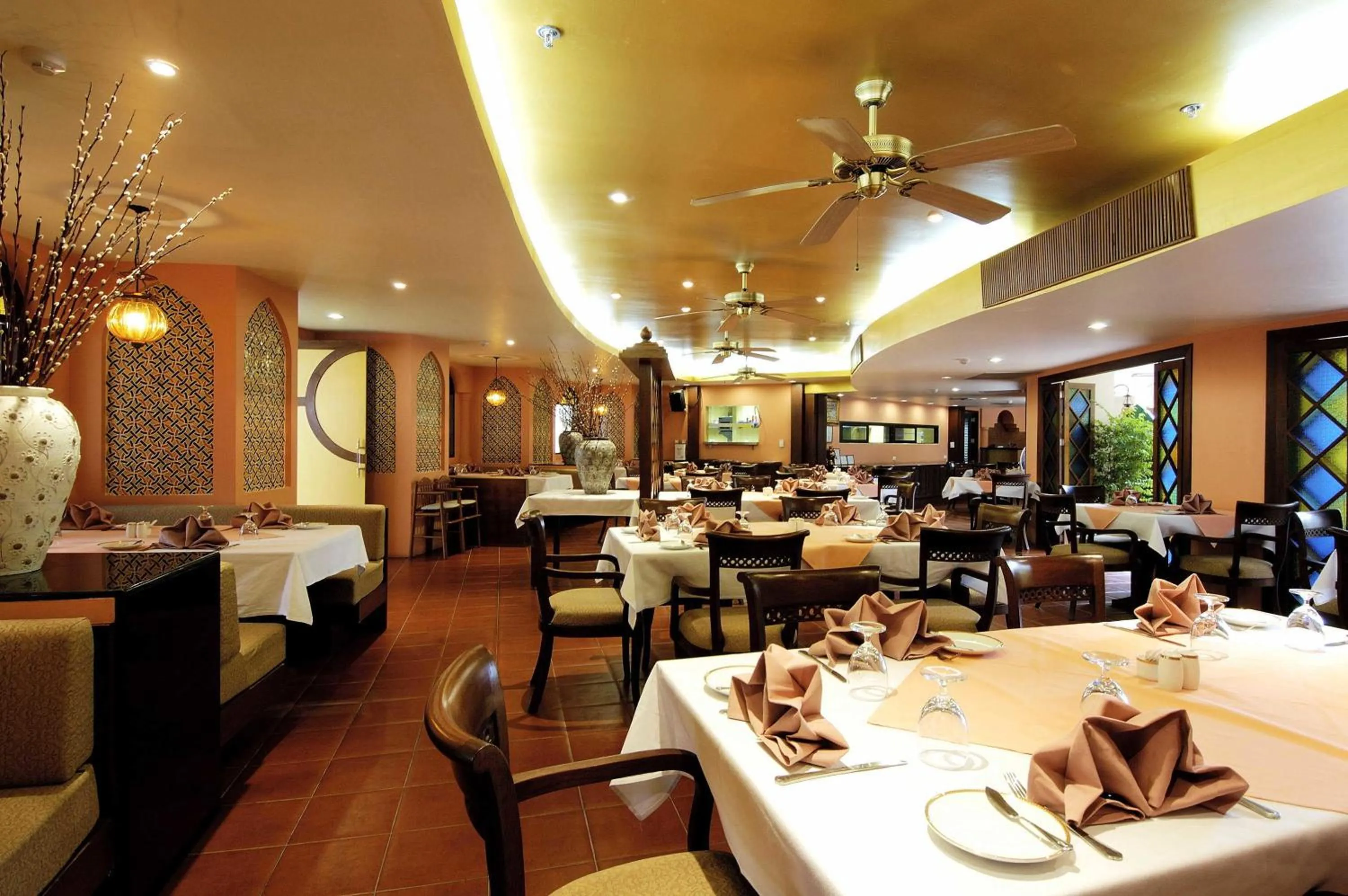 Restaurant/places to eat in The Royal Paradise Hotel & Spa