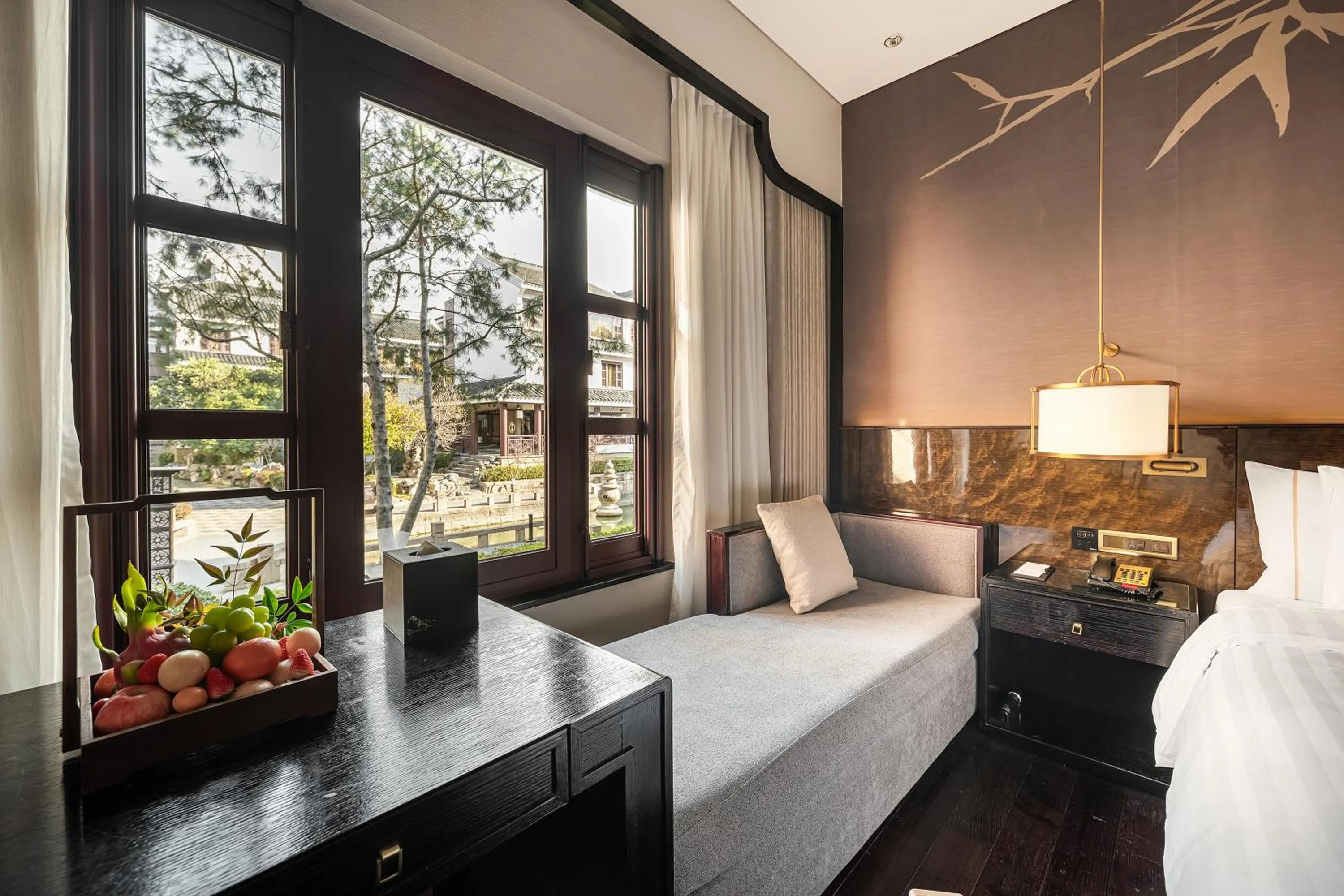 Seating area, Bed in Pan Pacific Suzhou -Including unlimited access to the 4A-level Panmen Scenic Area