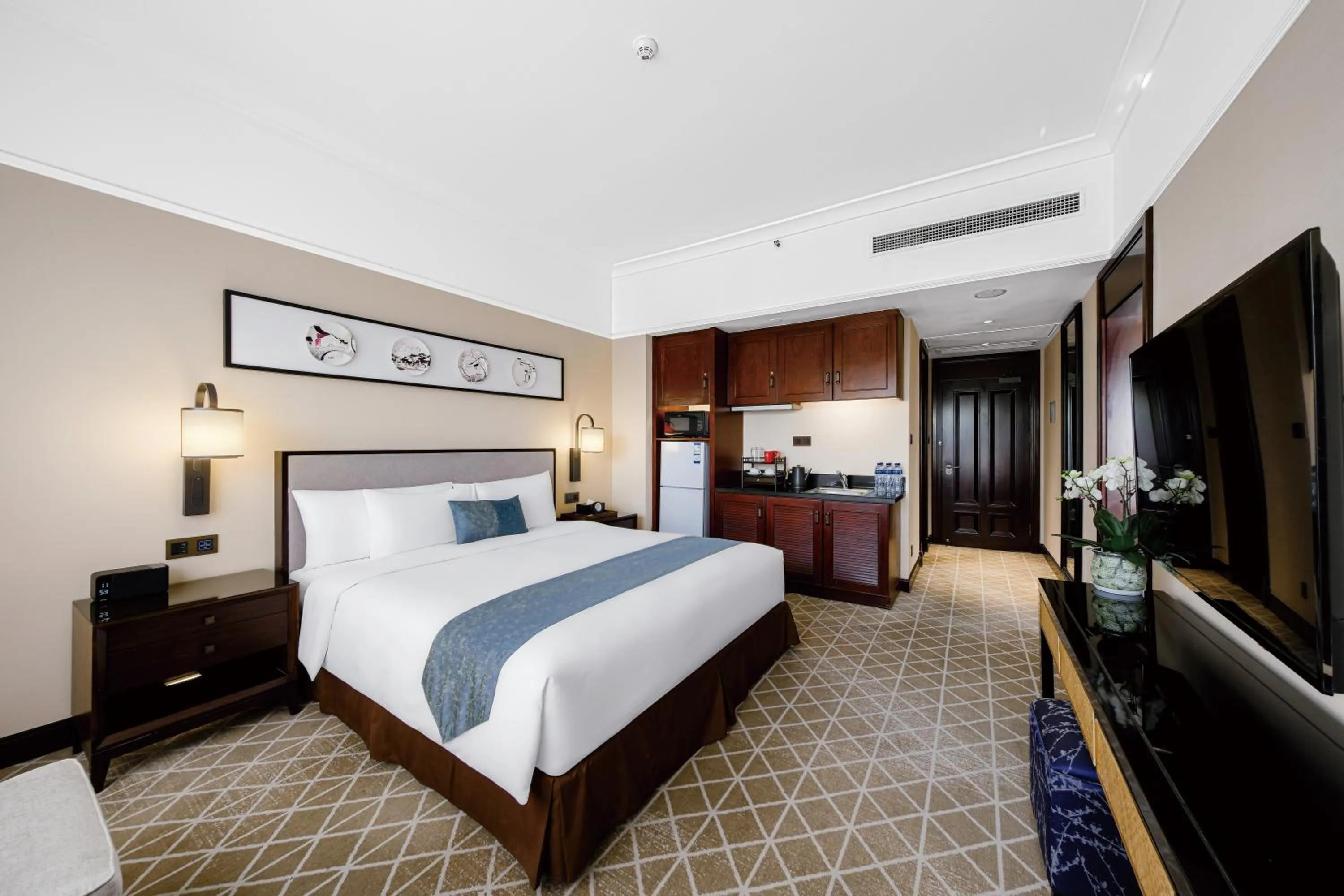 Photo of the whole room, Bed in Pan Pacific Suzhou