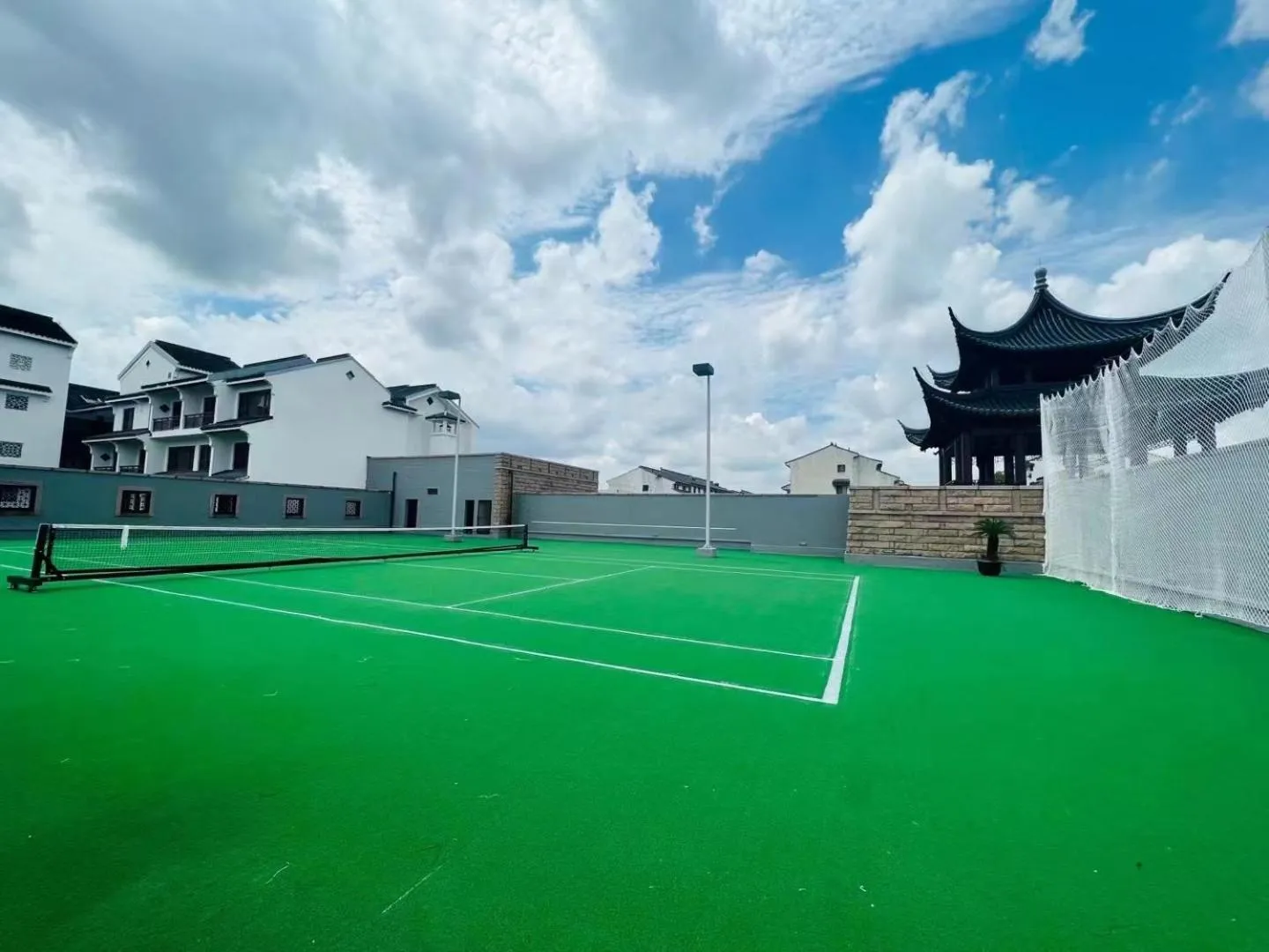 Tennis court in Pan Pacific Suzhou -Including unlimited access to the 4A-level Panmen Scenic Area