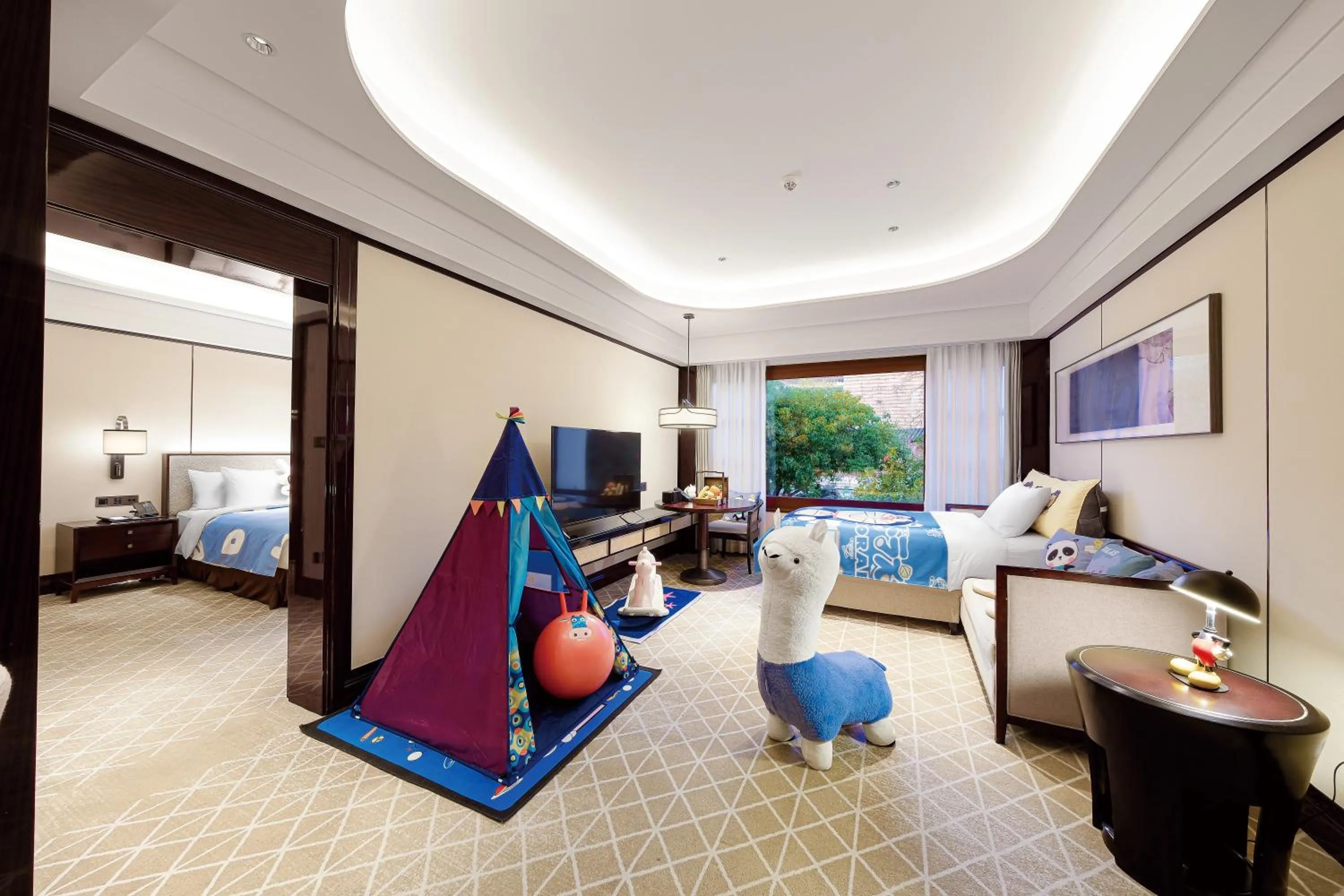 Photo of the whole room, Bed in Pan Pacific Suzhou