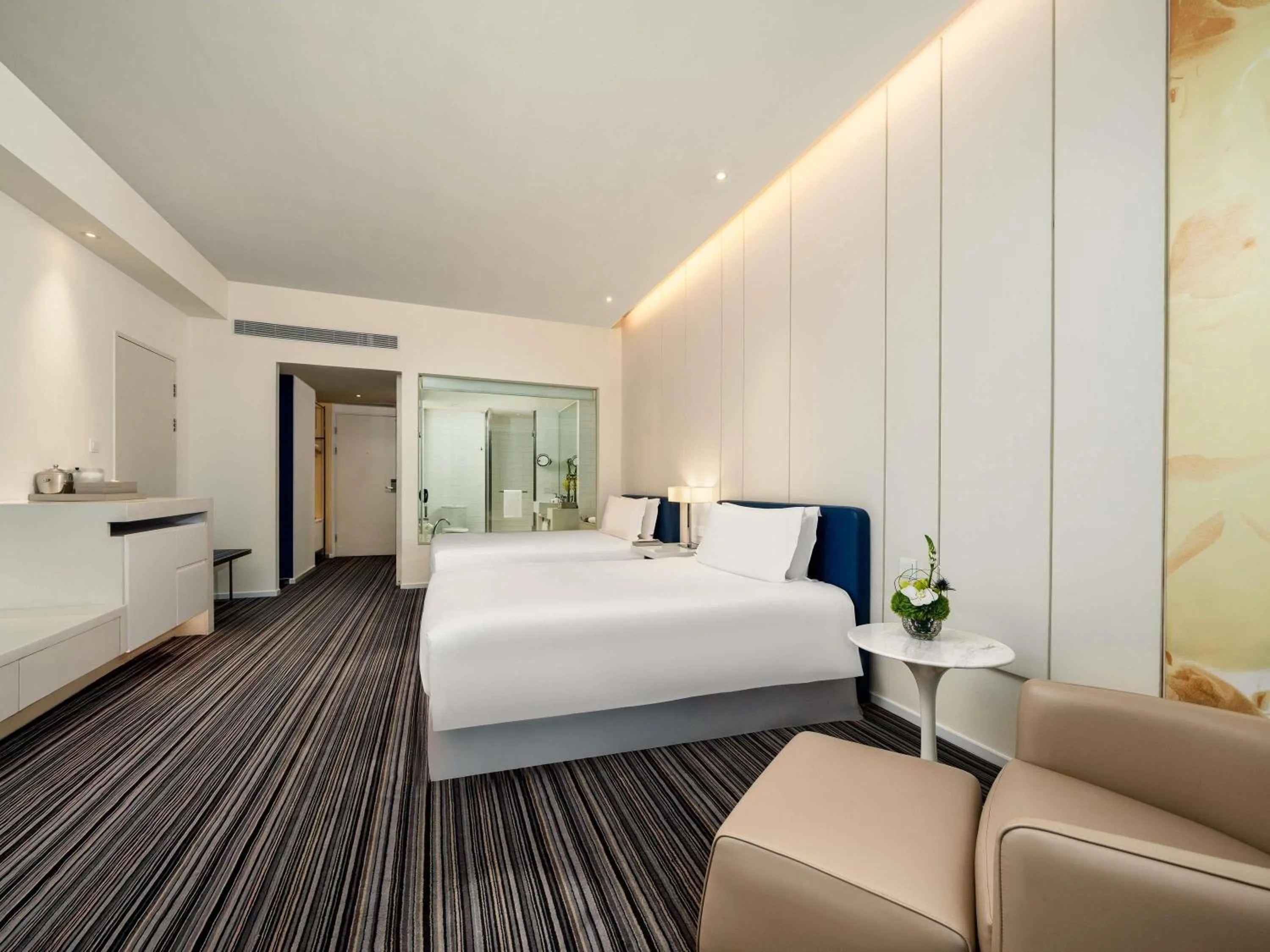 Bedroom, Bed in Grand Mercure Shanghai Century Park