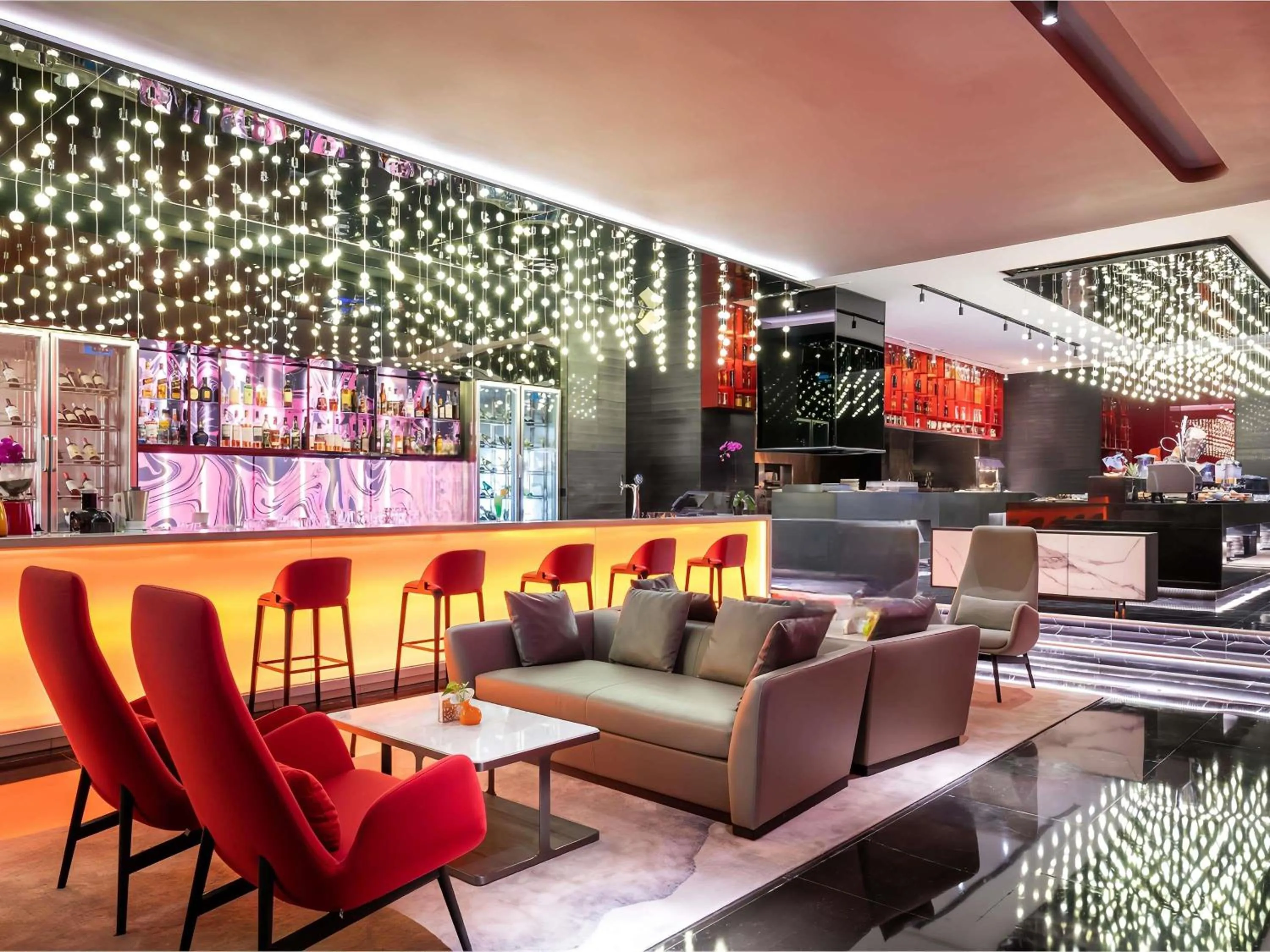 Lounge or bar in Grand Mercure Shanghai Century Park