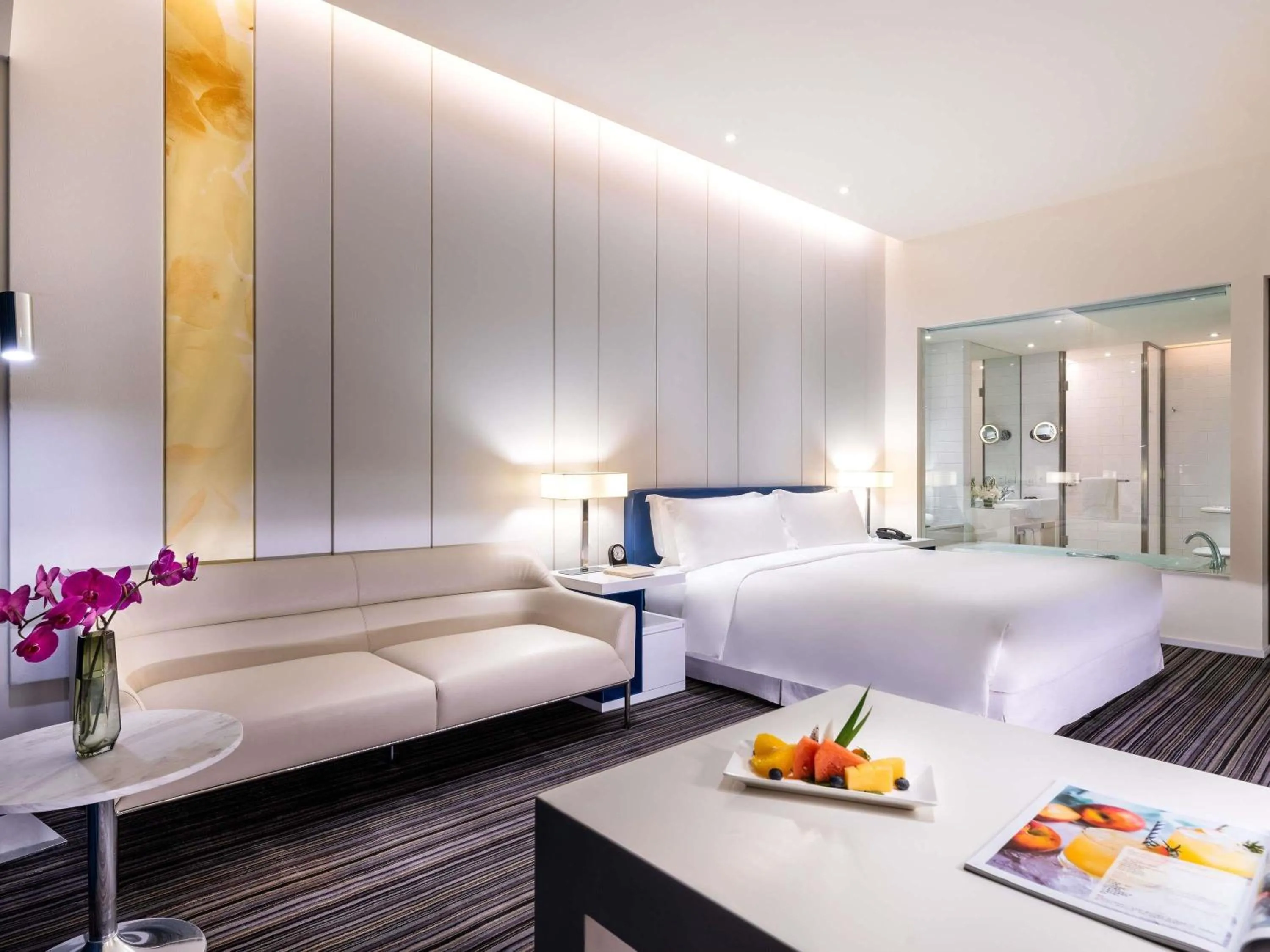 Bedroom, Bed in Grand Mercure Shanghai Century Park