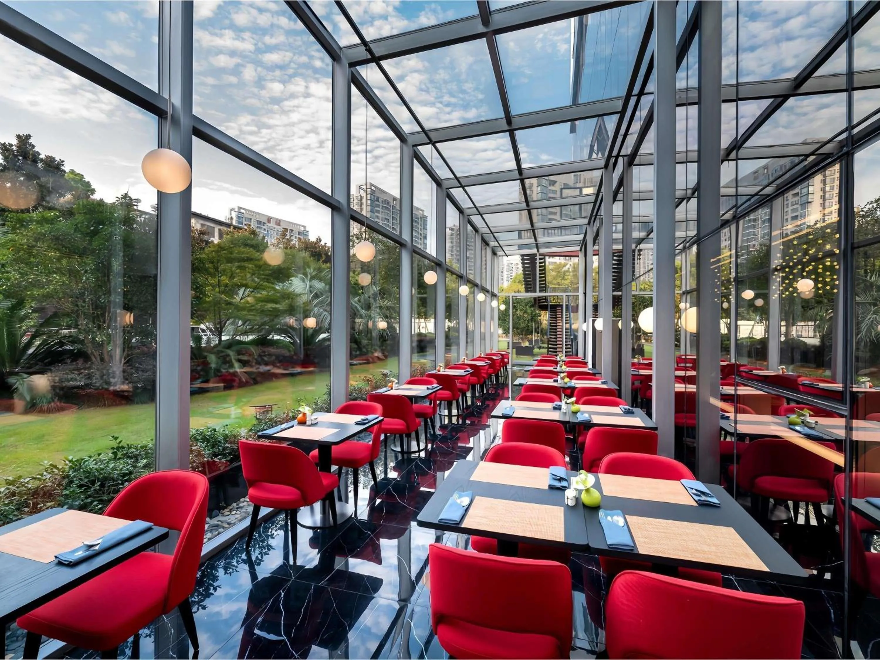 Restaurant/places to eat in Grand Mercure Shanghai Century Park