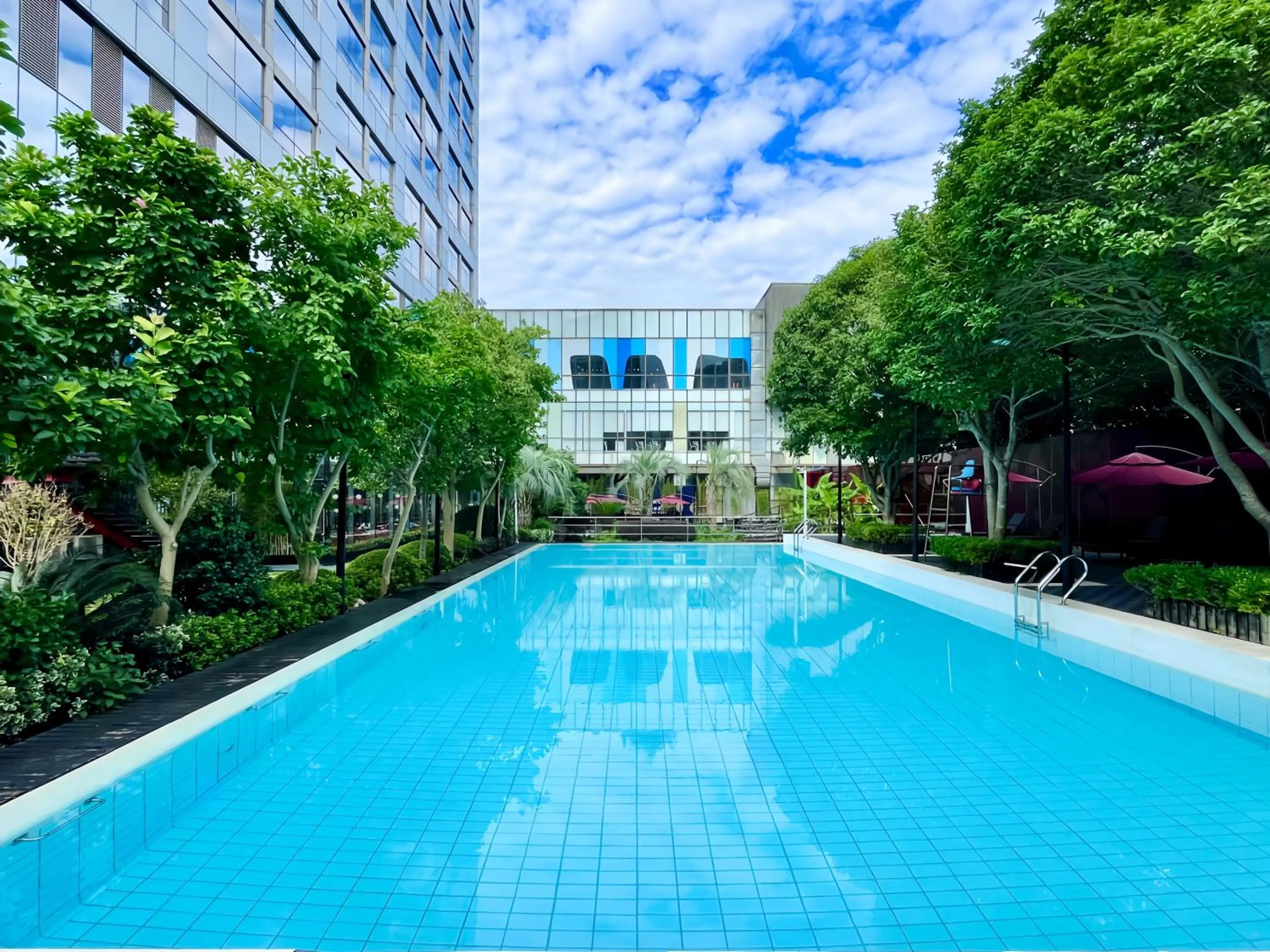 Swimming pool in Grand Mercure Shanghai Century Park
