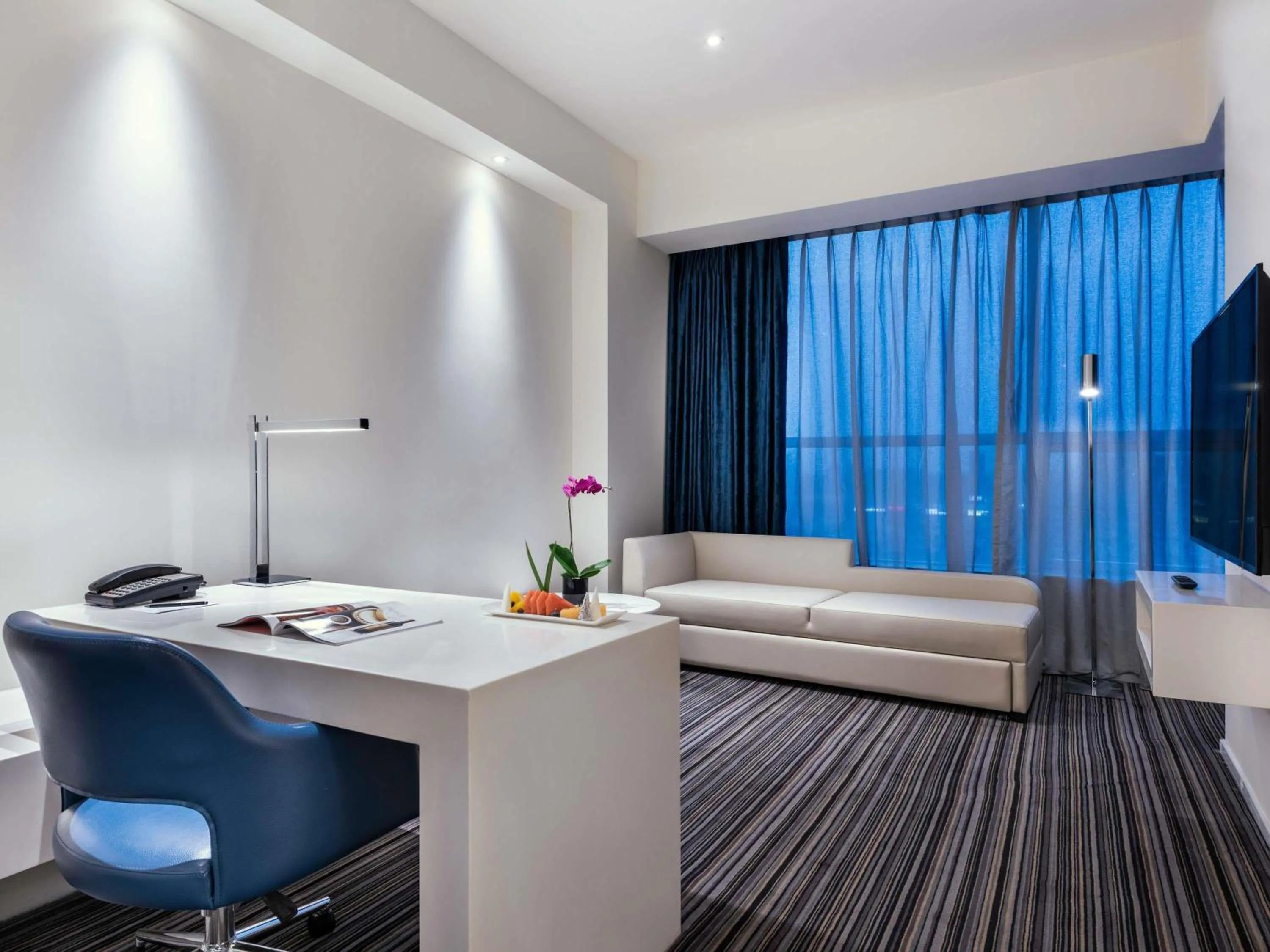 Bedroom in Grand Mercure Shanghai Century Park