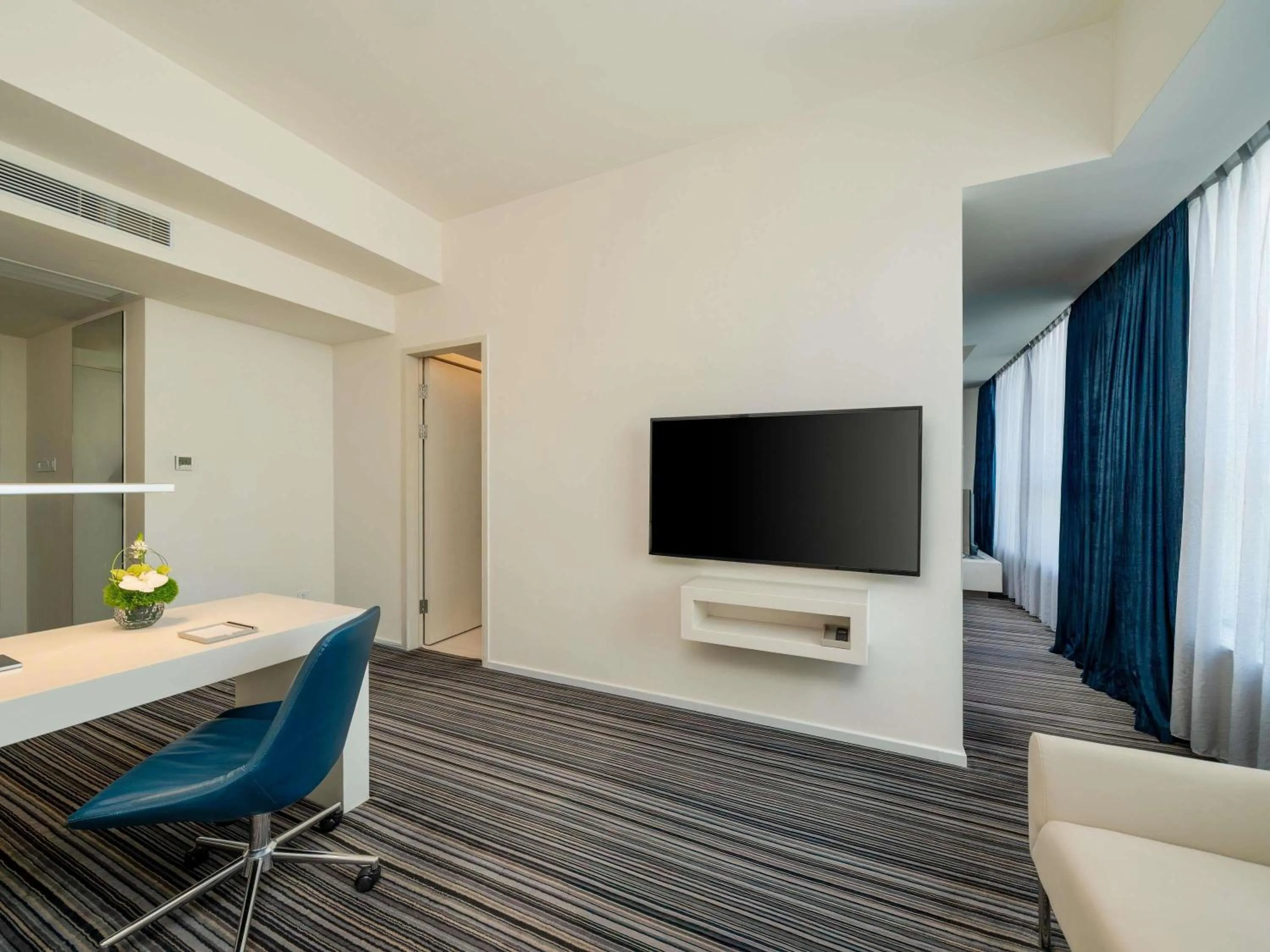 Bedroom in Grand Mercure Shanghai Century Park