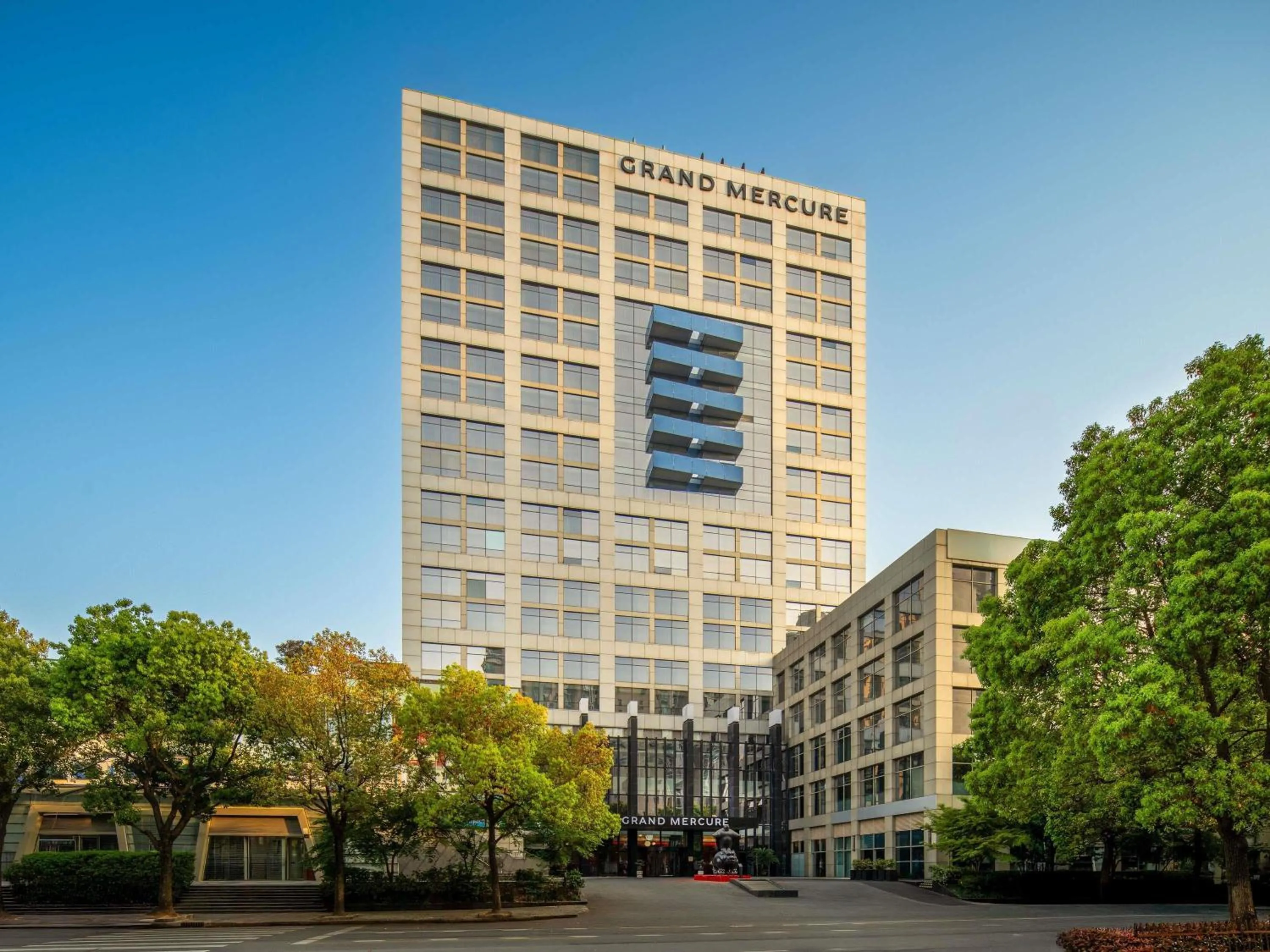 Property building in Grand Mercure Shanghai Century Park