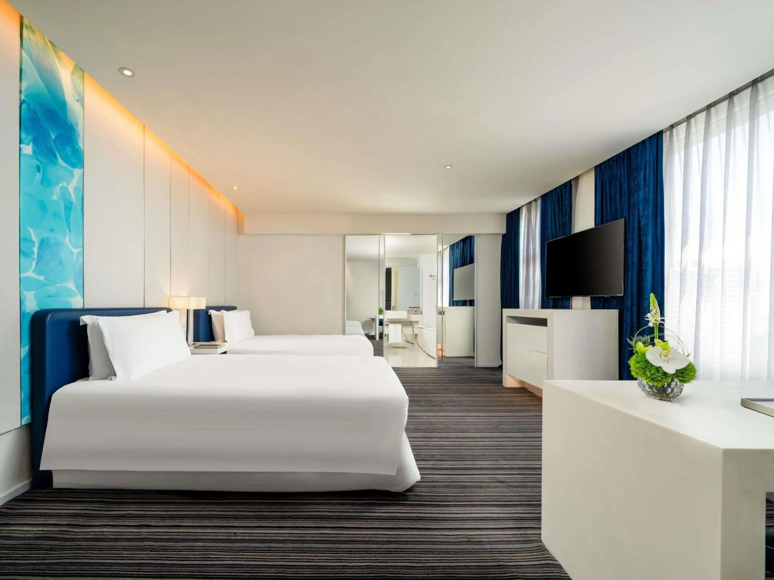 Bedroom, Bed in Grand Mercure Shanghai Century Park