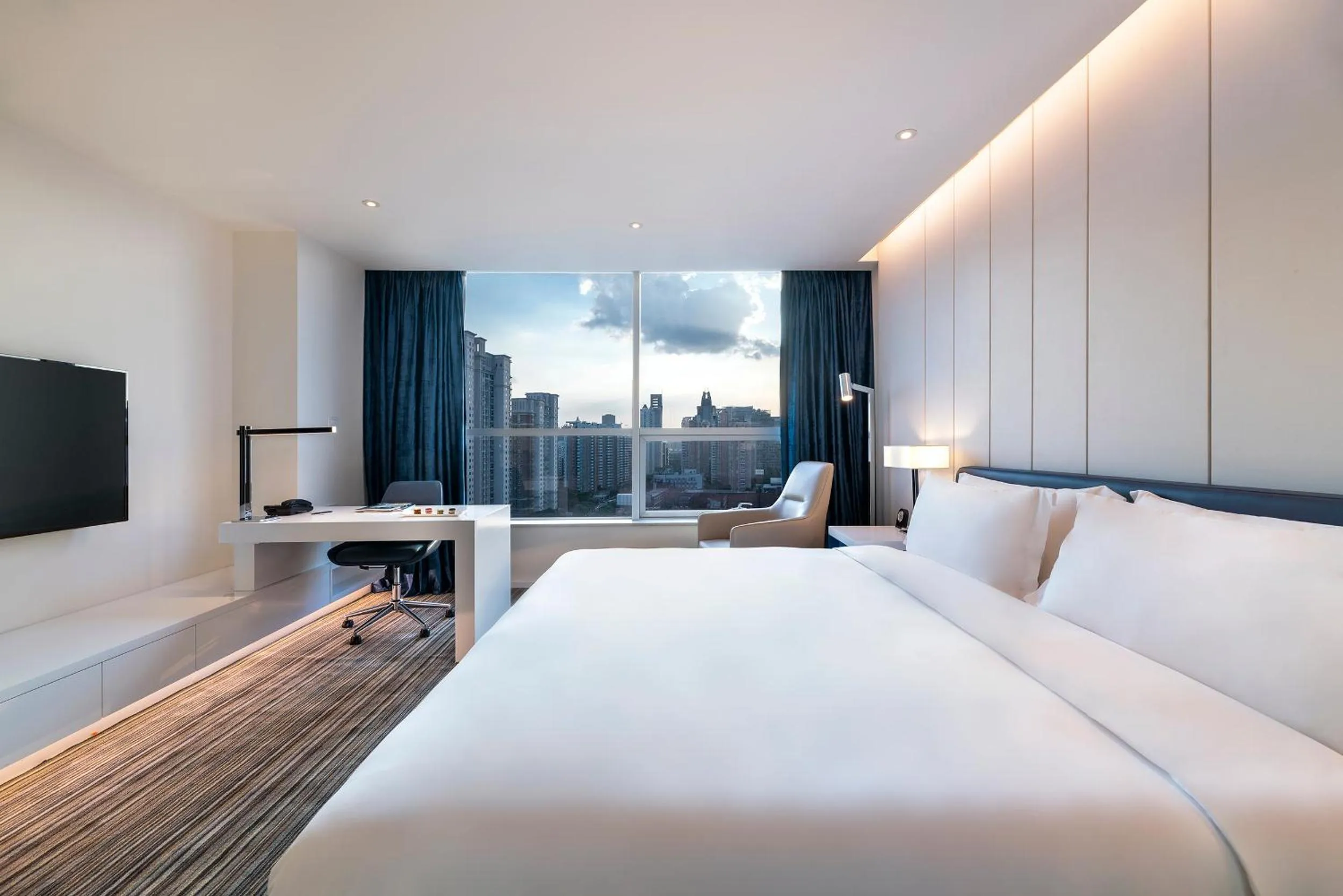 Bed in Grand Mercure Shanghai Century Park