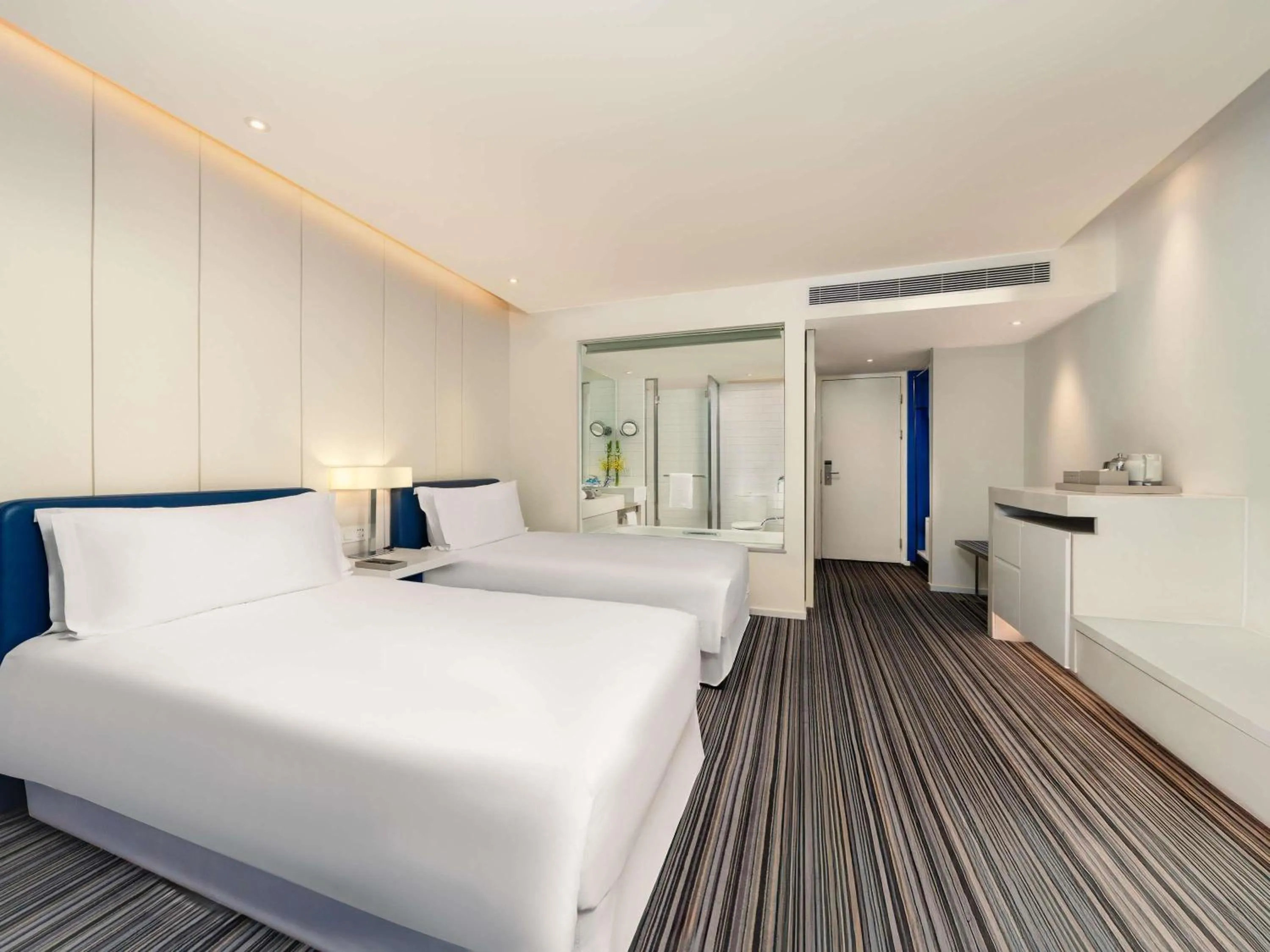 Bedroom, Bed in Grand Mercure Shanghai Century Park