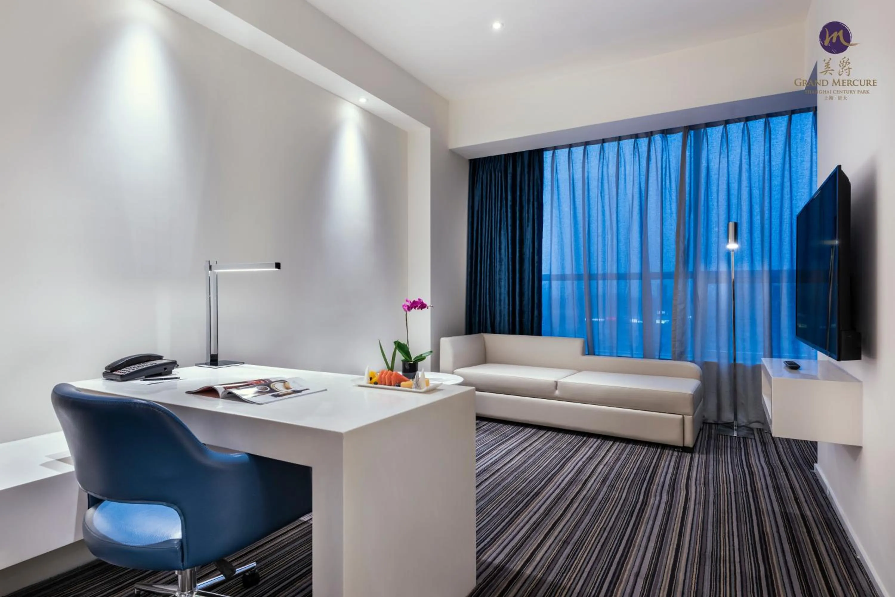 Living room in Grand Mercure Shanghai Century Park