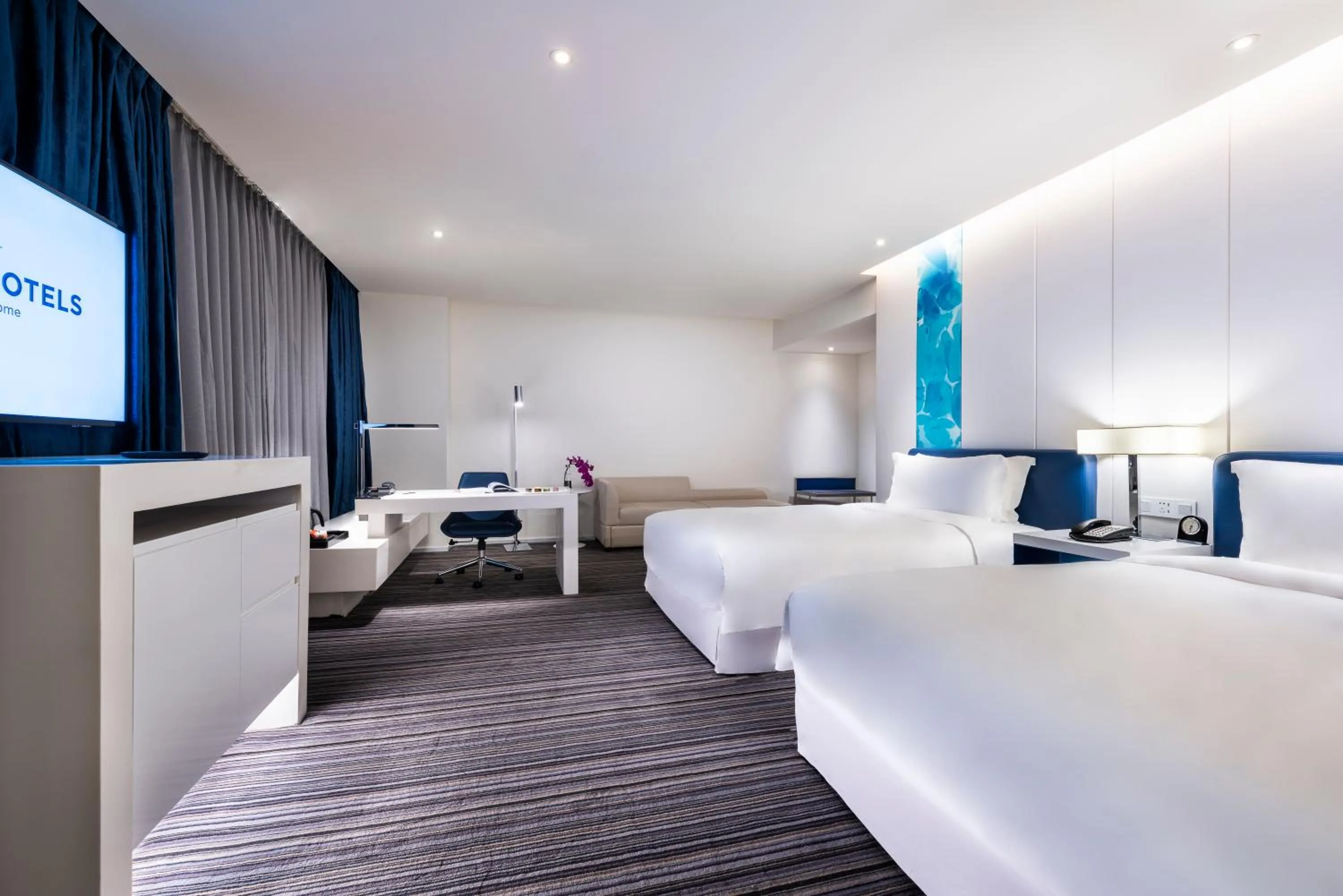 Bedroom, Bed in Grand Mercure Shanghai Century Park