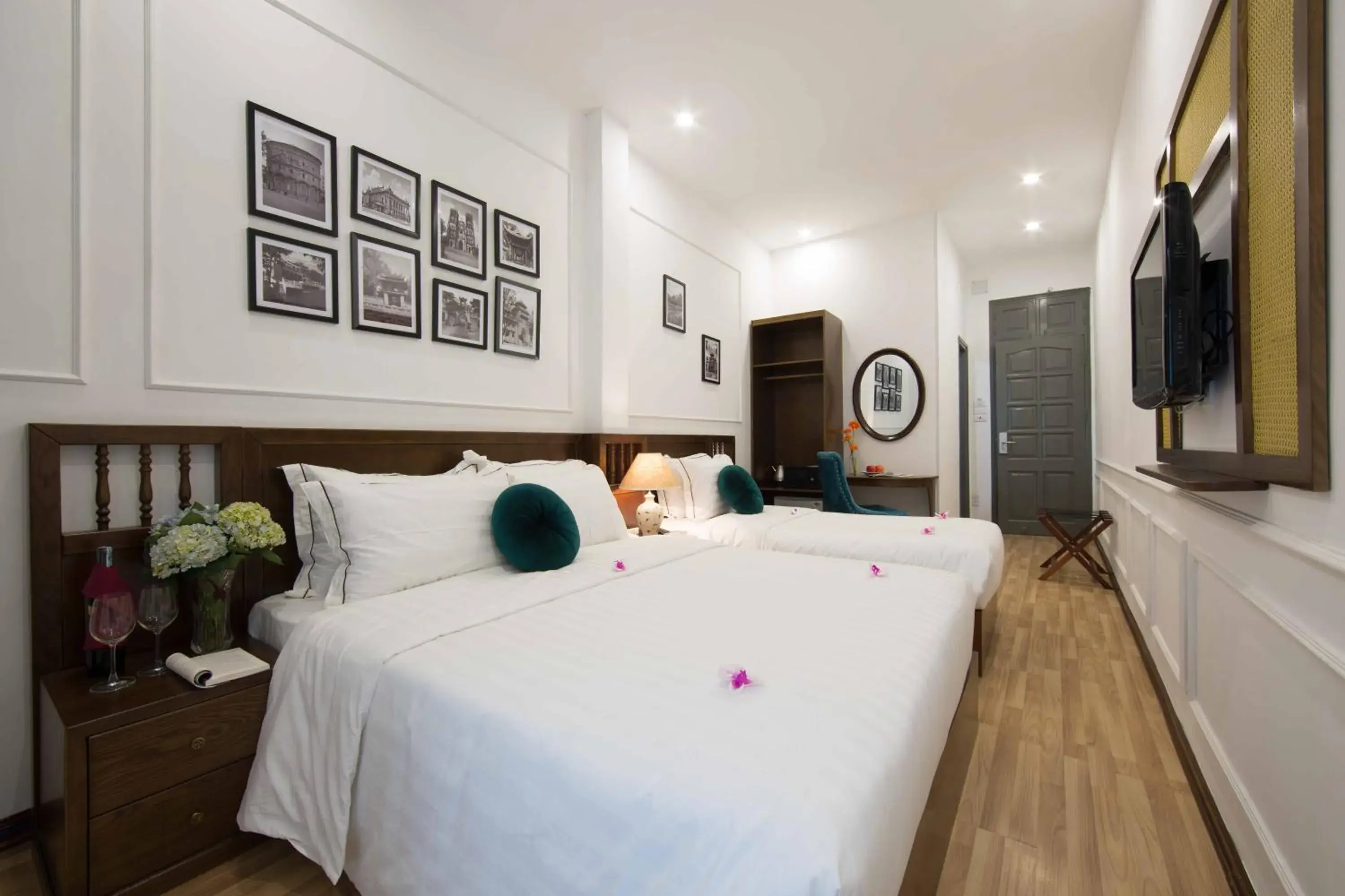 Double or Twin Room with Balcony in Hanoi Amber Hotel Double or Twin Room with Balcony in Hanoi Amber Hotel