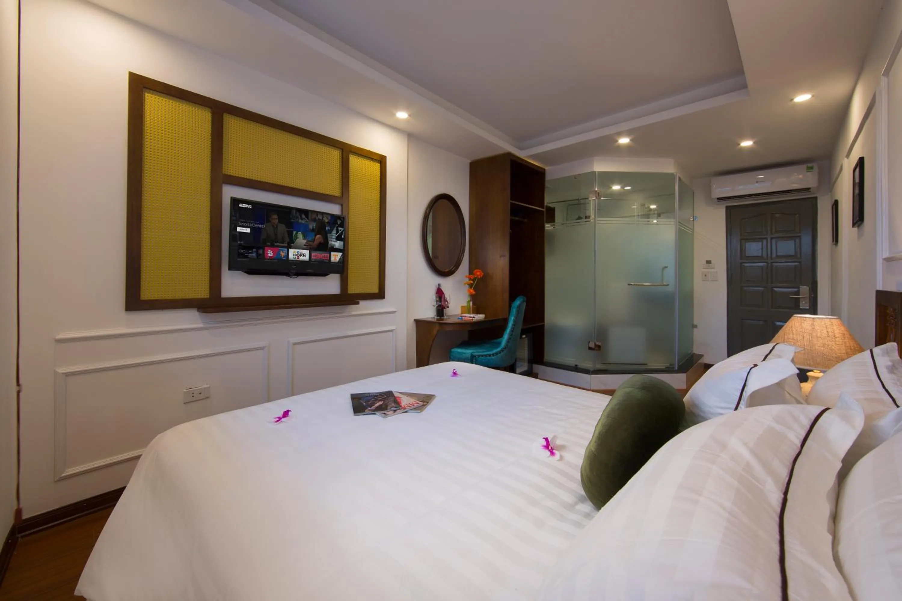 Bed in Hanoi Amber Hotel