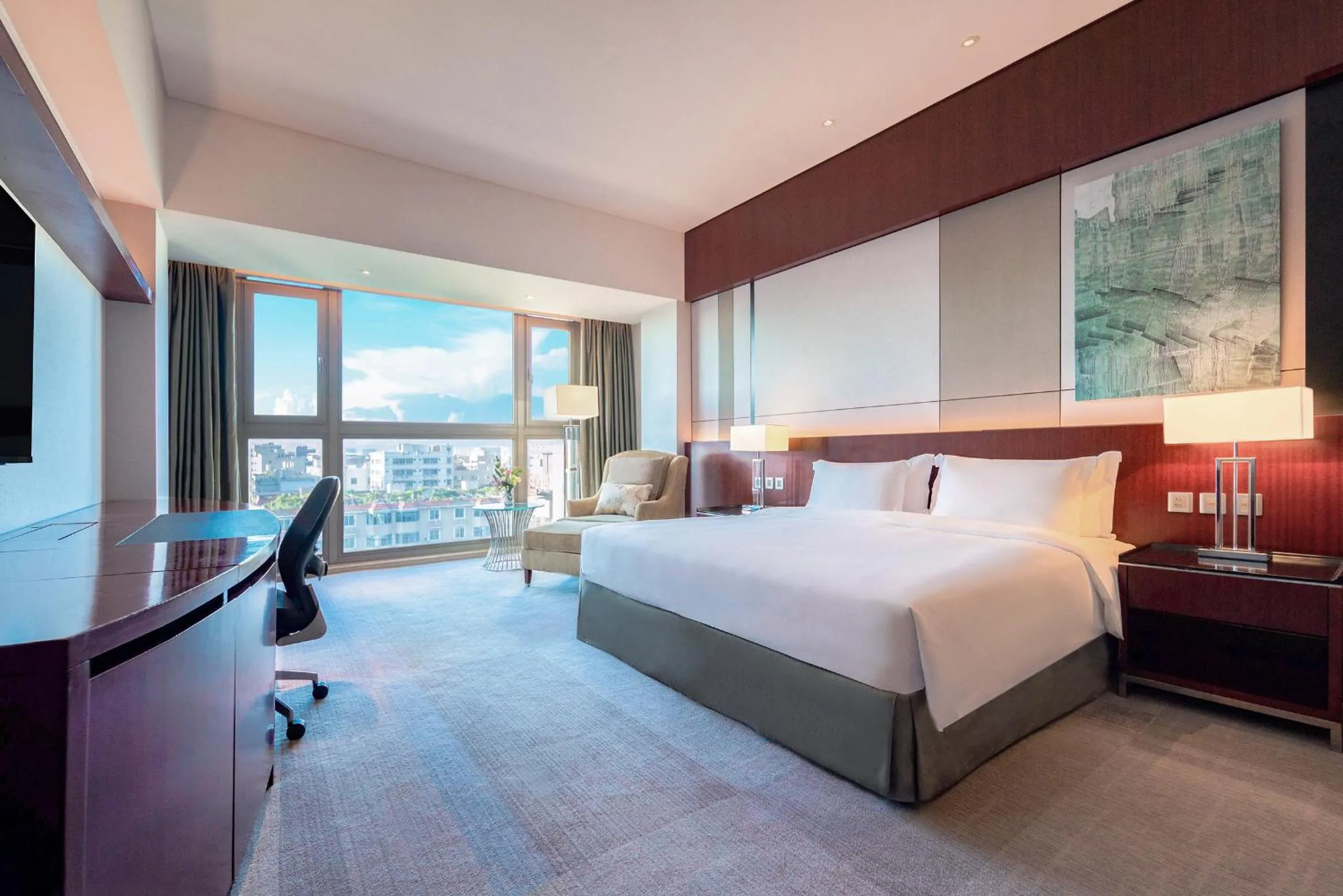 Photo of the whole room, Bed in Marco Polo Jin Jiang