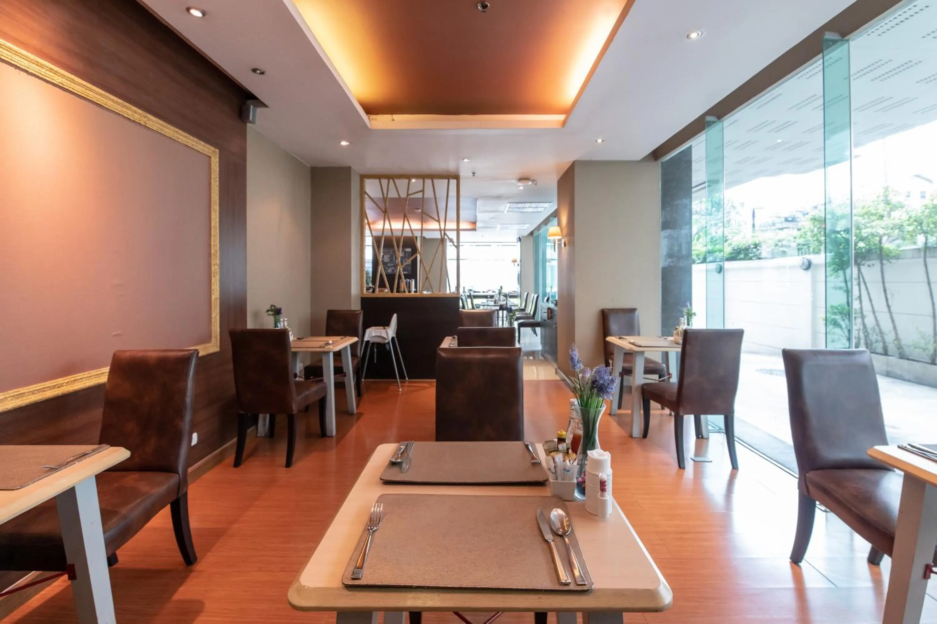 Restaurant/places to eat in Admiral Premier Bangkok