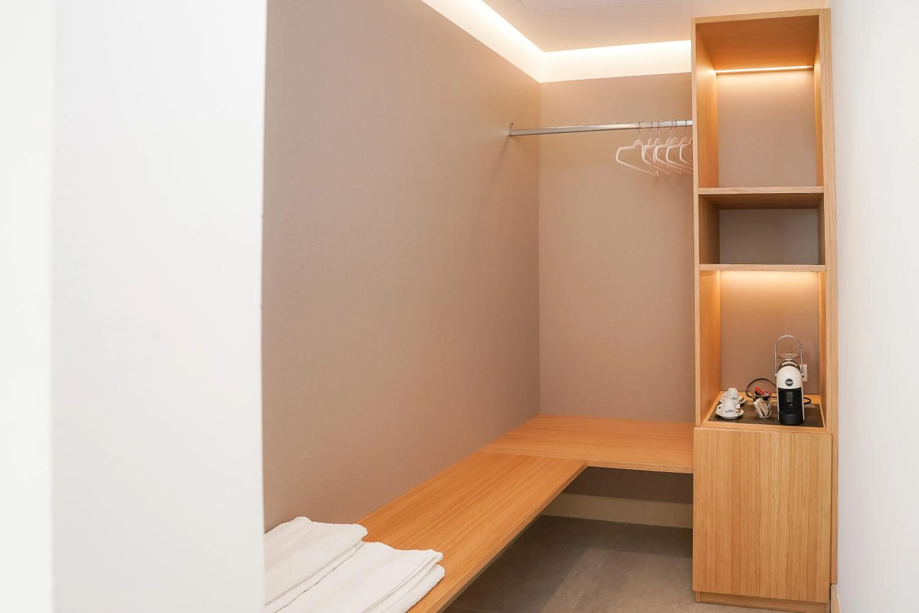 wardrobe, Bed in Corte dei Melograni Hotel Resort