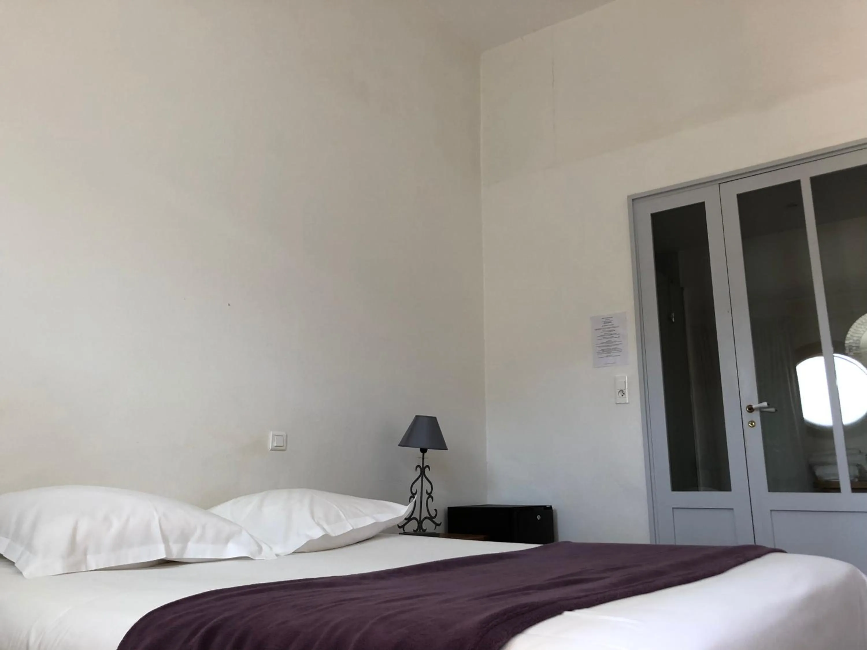 Bedroom, Bed in Le Pavillon Bleu