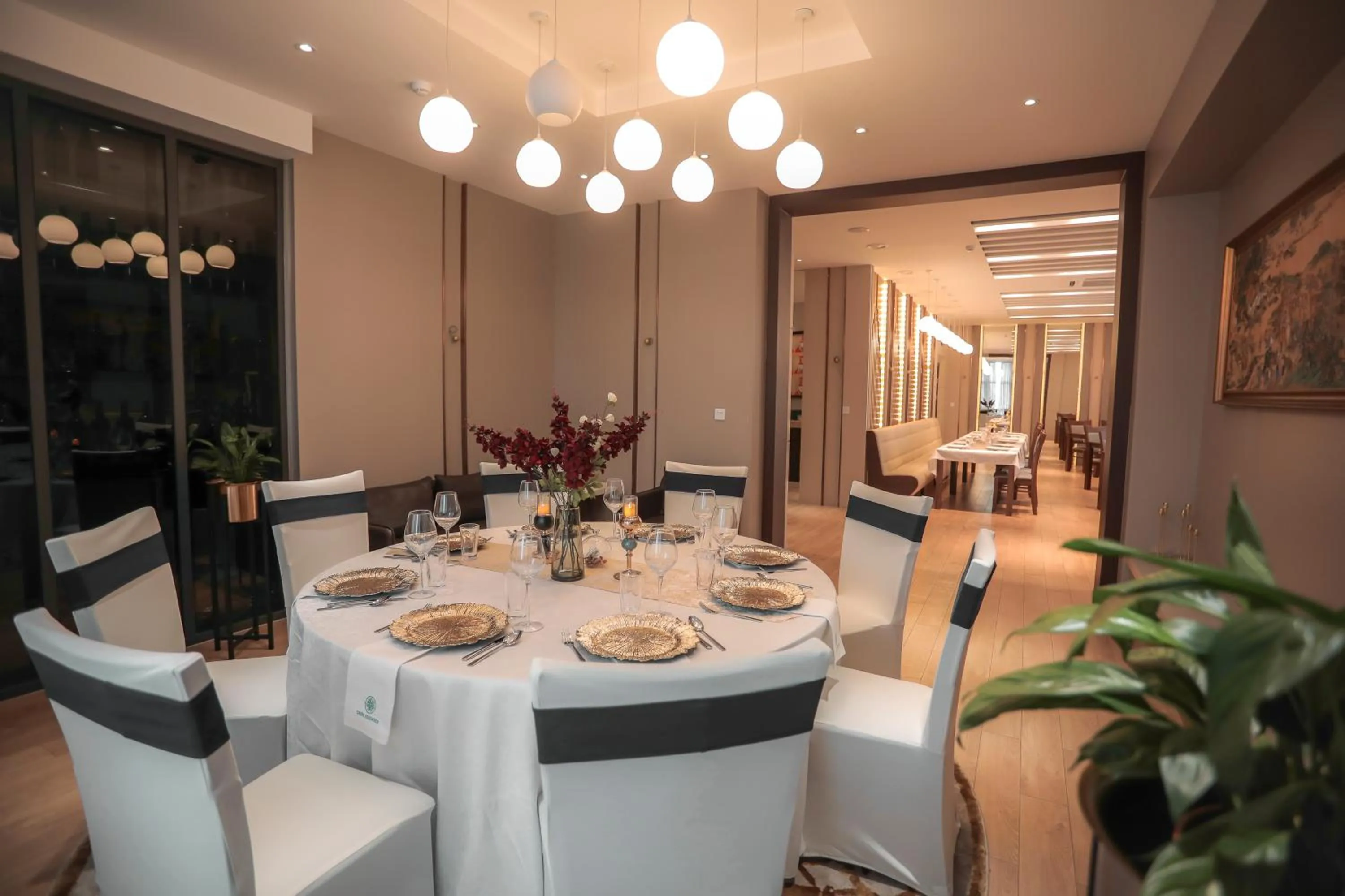 Restaurant/places to eat in Edelweiss Art Hotel