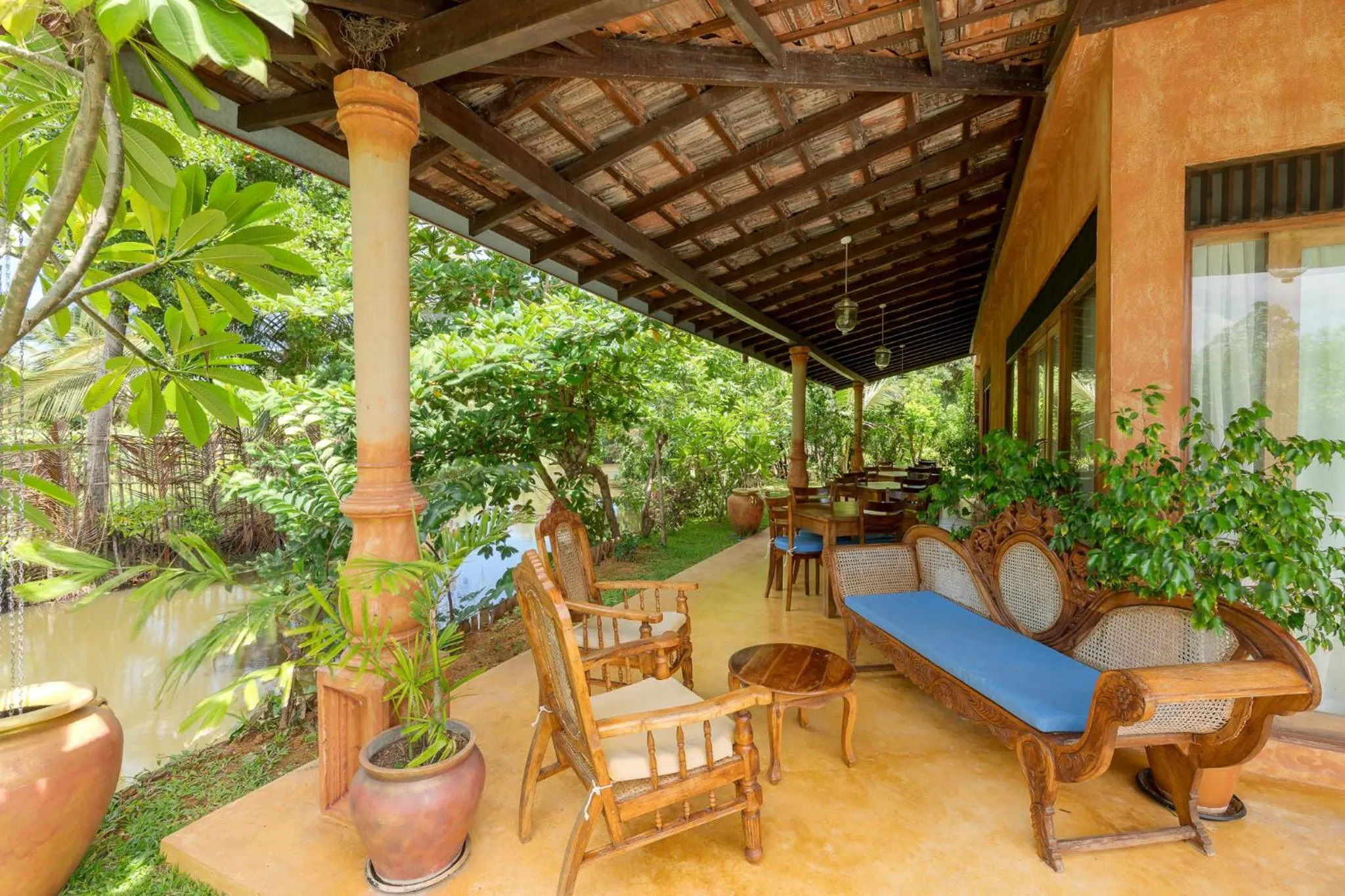 Restaurant/places to eat in D Canal House