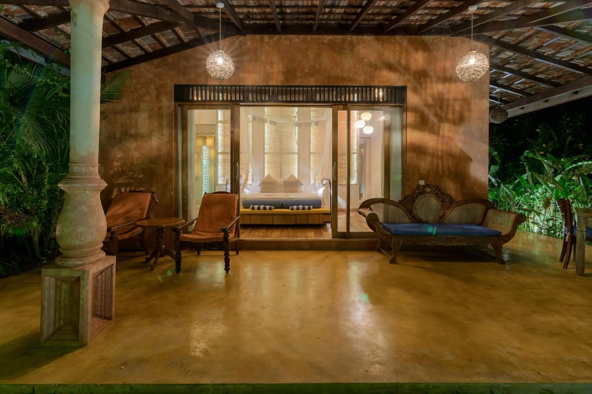 Patio in D Canal House