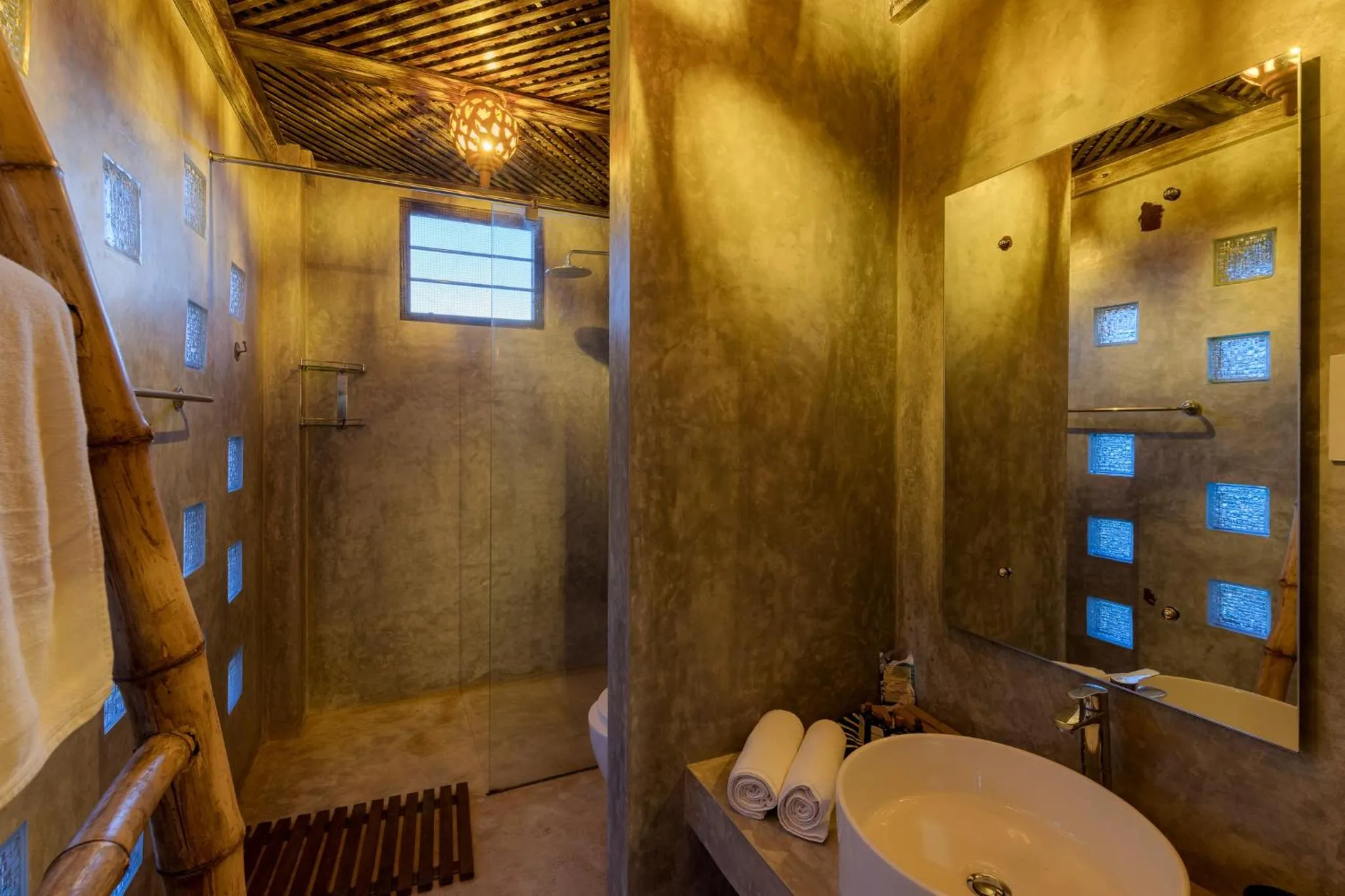 Shower in D Canal House