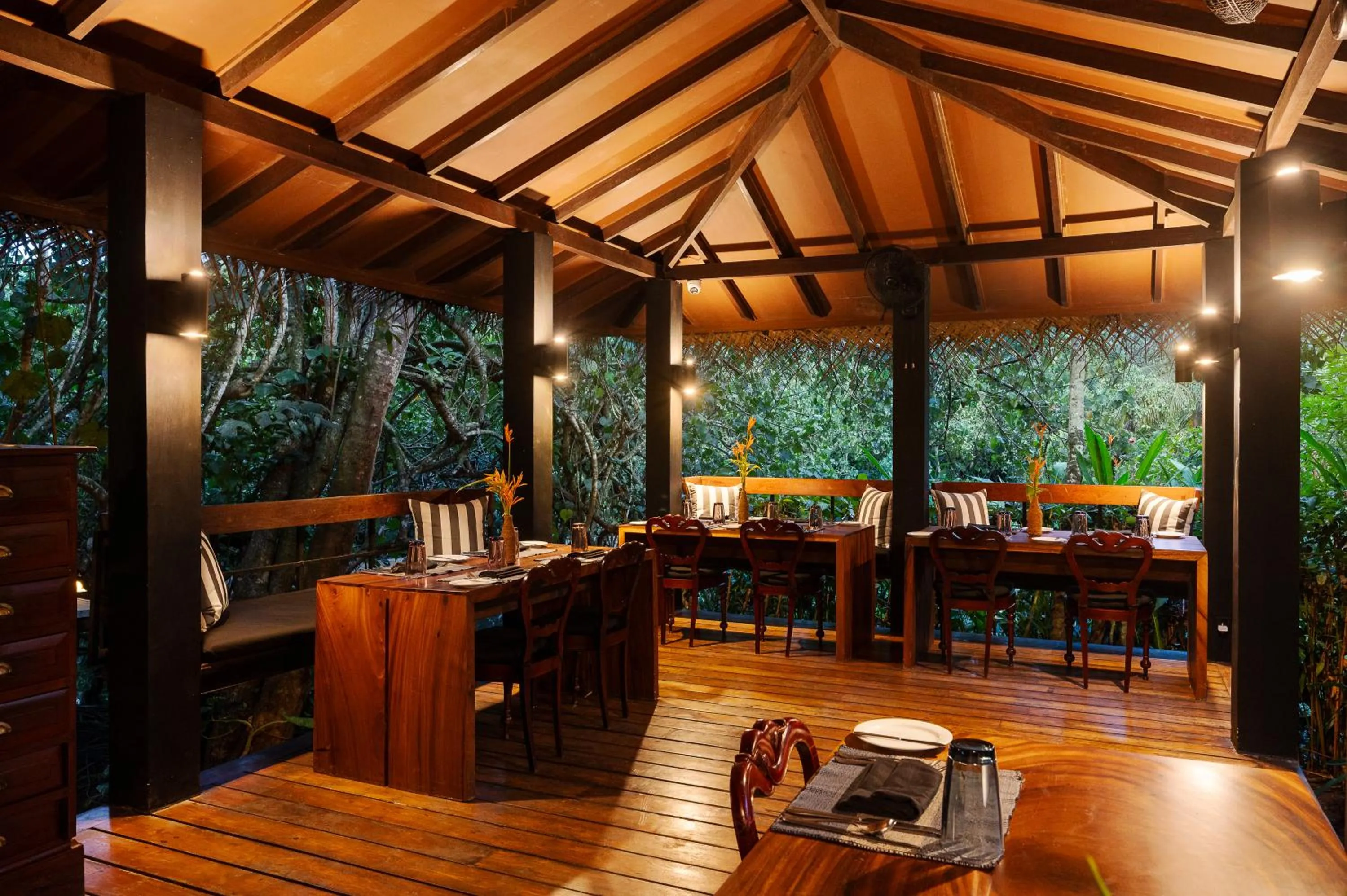 Restaurant/places to eat in Jetwing Kurulubedda - Adults Only