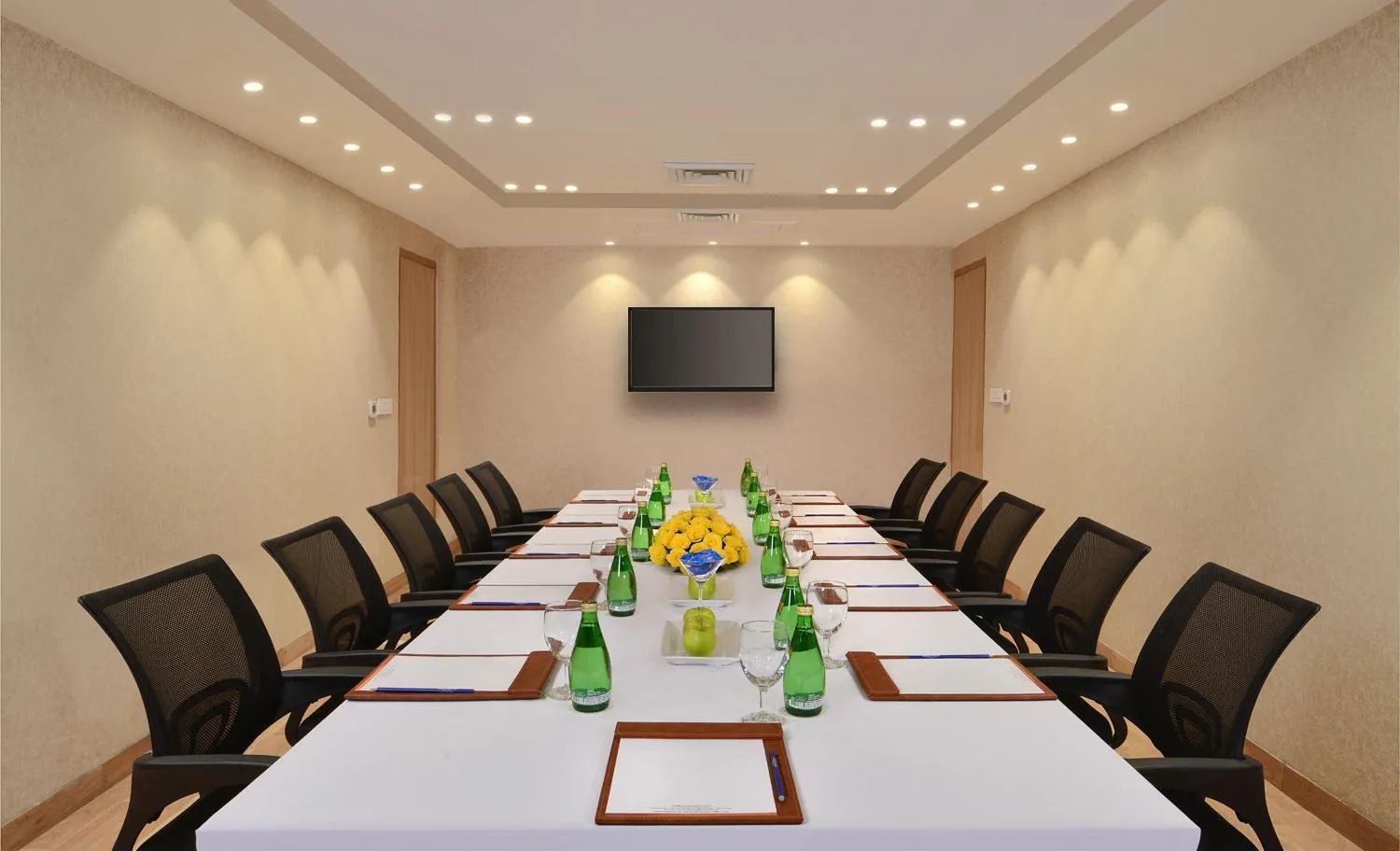 Business facilities in Golden Sarovar Portico