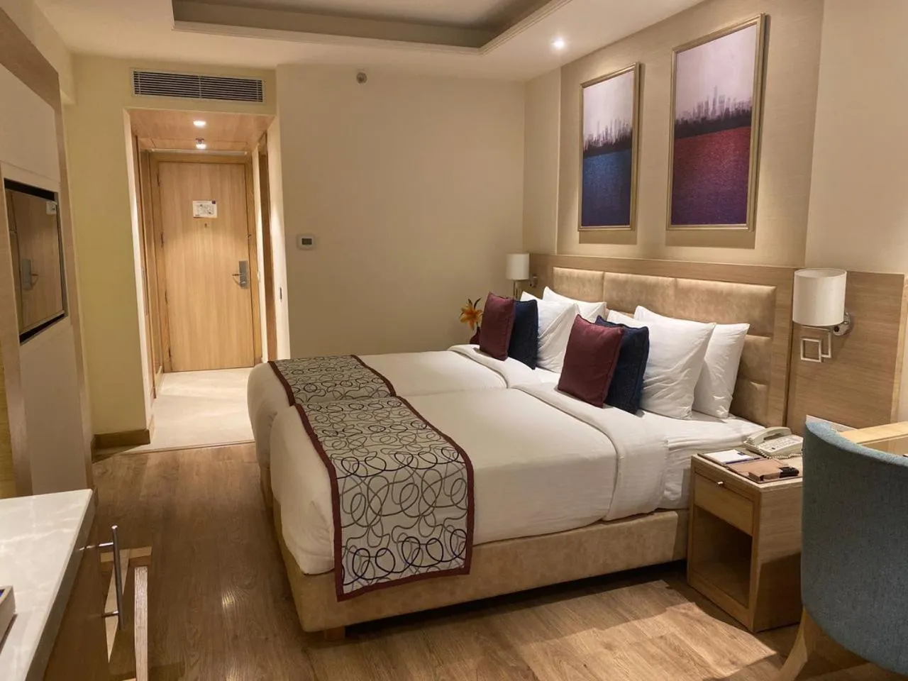 Bed in Golden Sarovar Portico