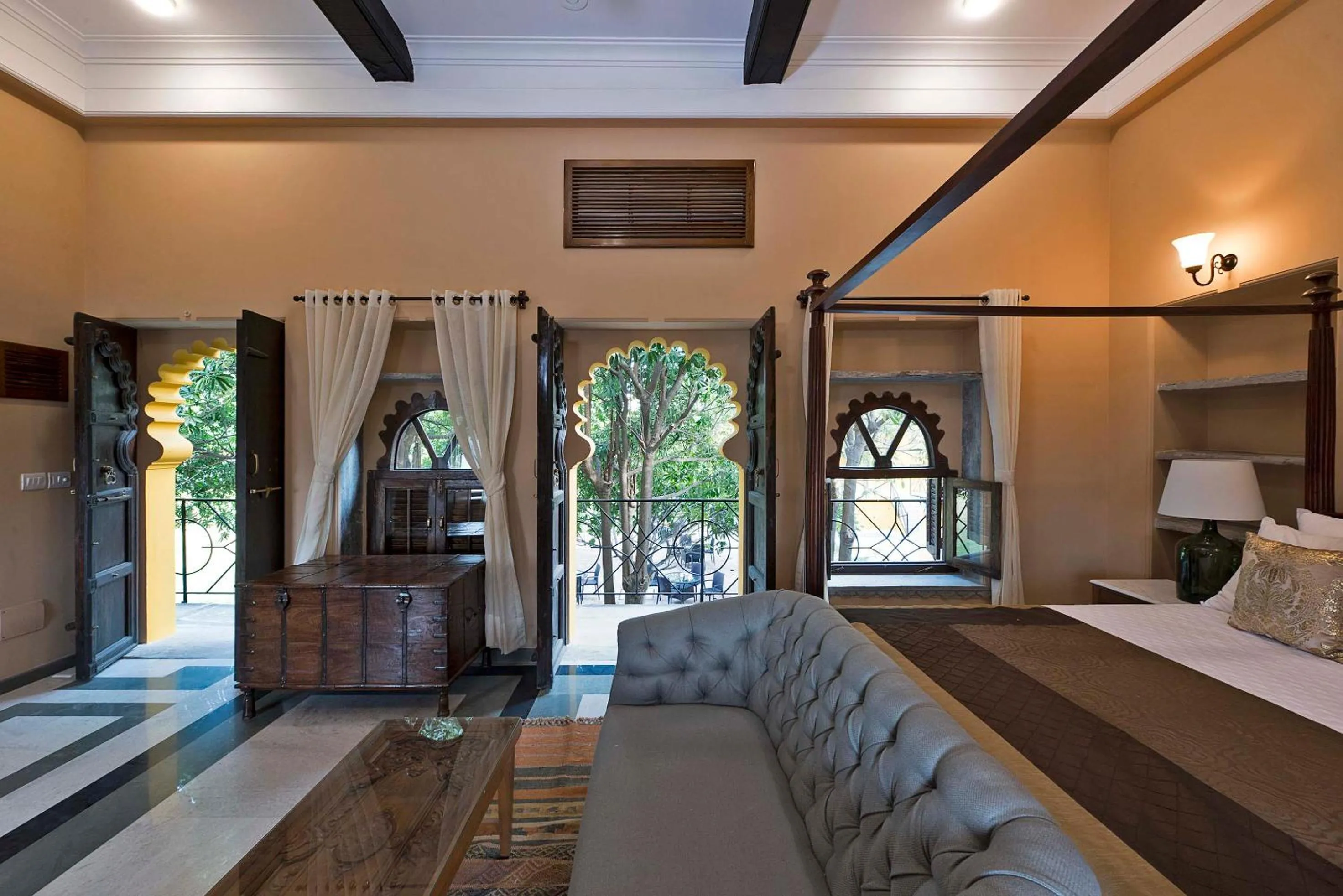 Photo of the whole room, Bed in Gogunda Palace