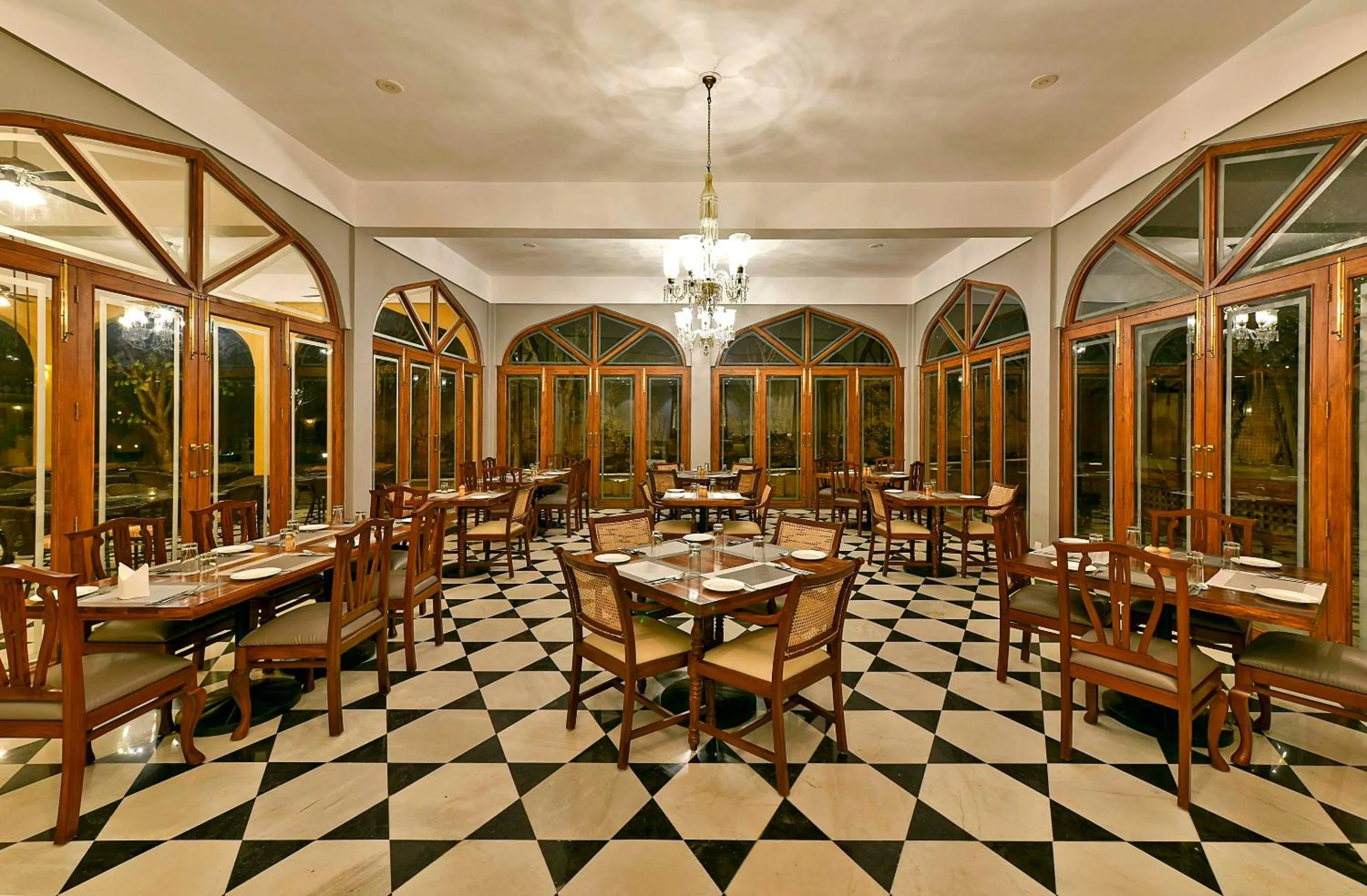 Restaurant/places to eat in Gogunda Palace