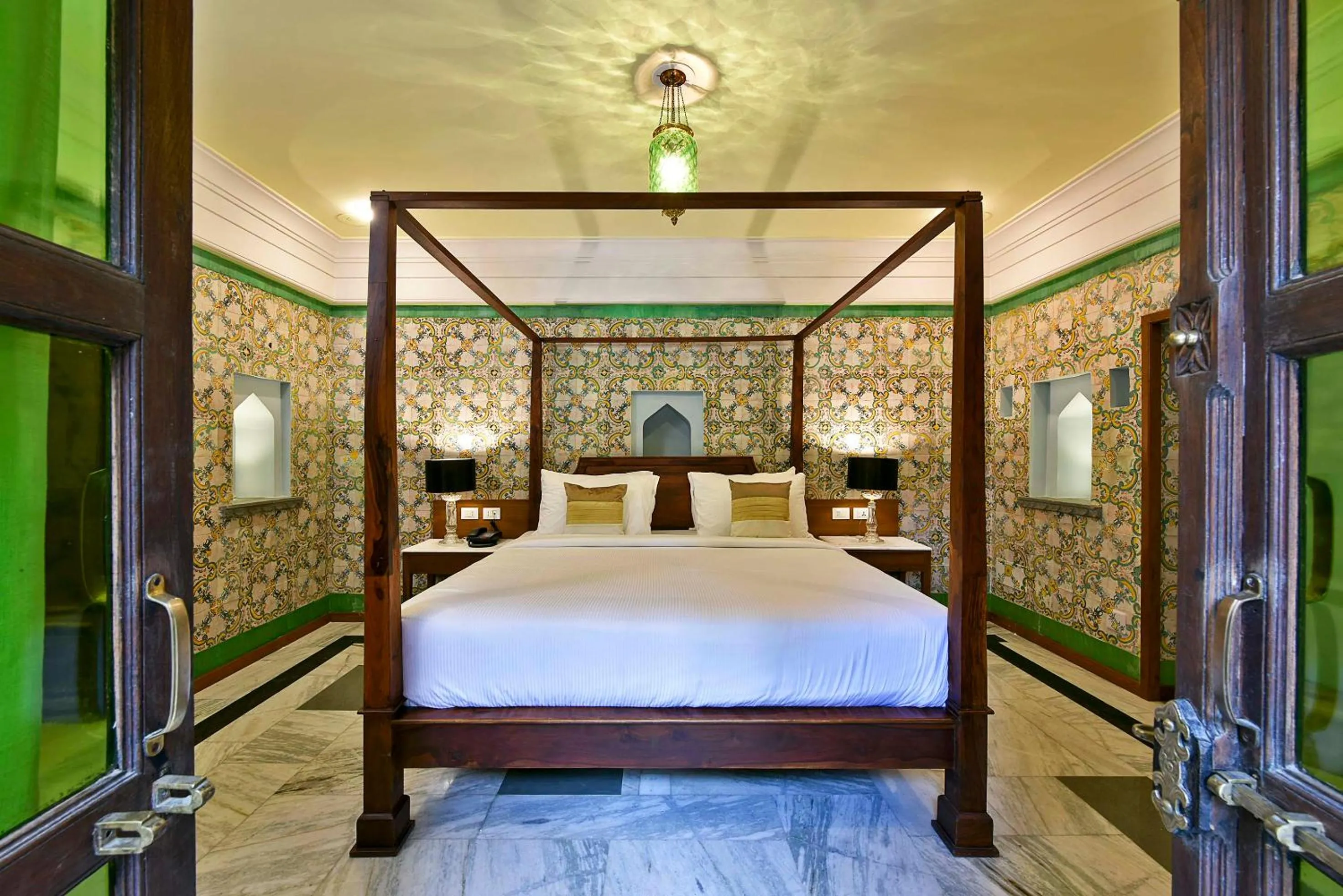 Photo of the whole room, Bed in Gogunda Palace