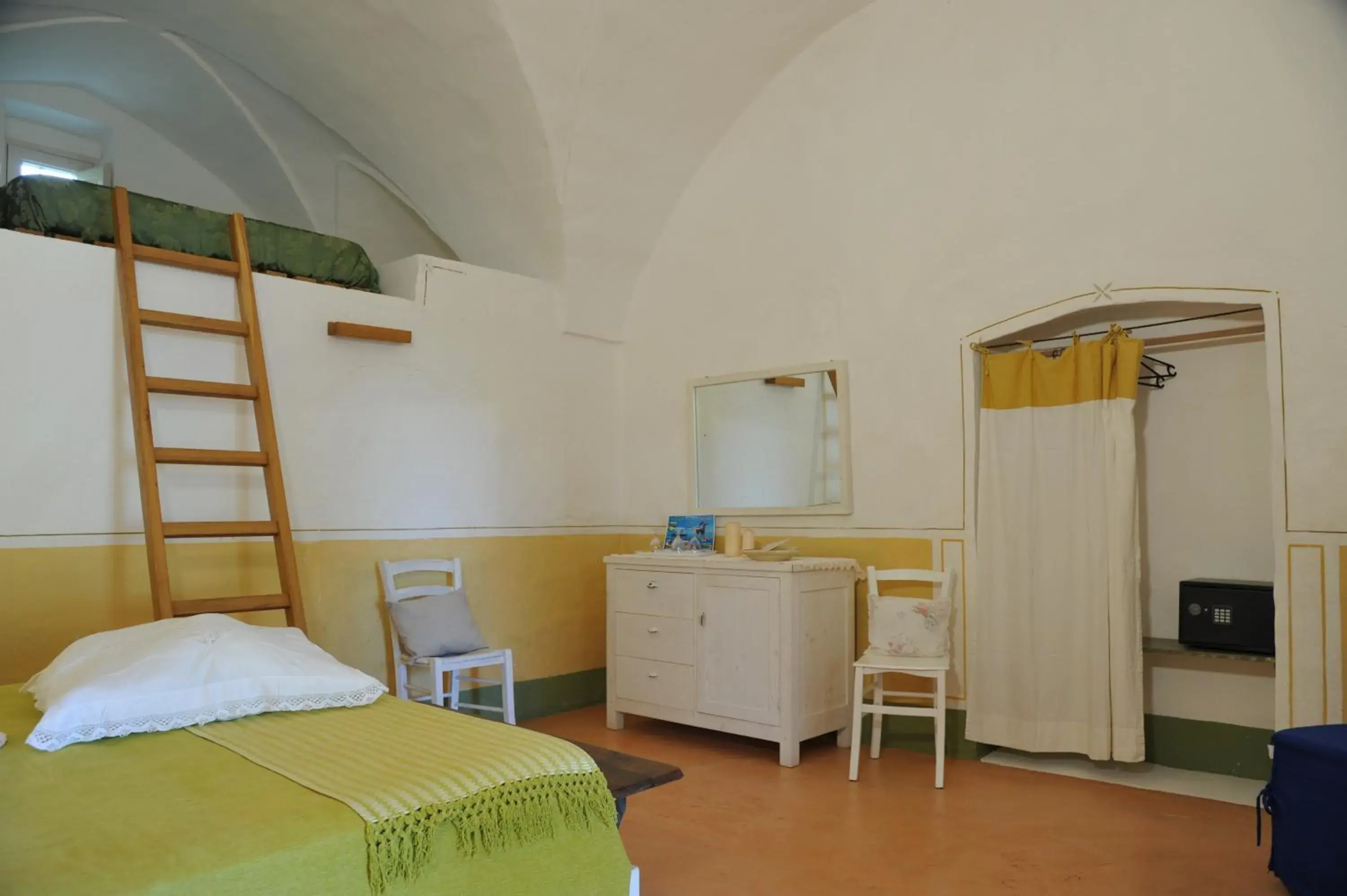 Quadruple Room with Shower in Masseria Cristo Quadruple Room with Shower in Masseria Cristo