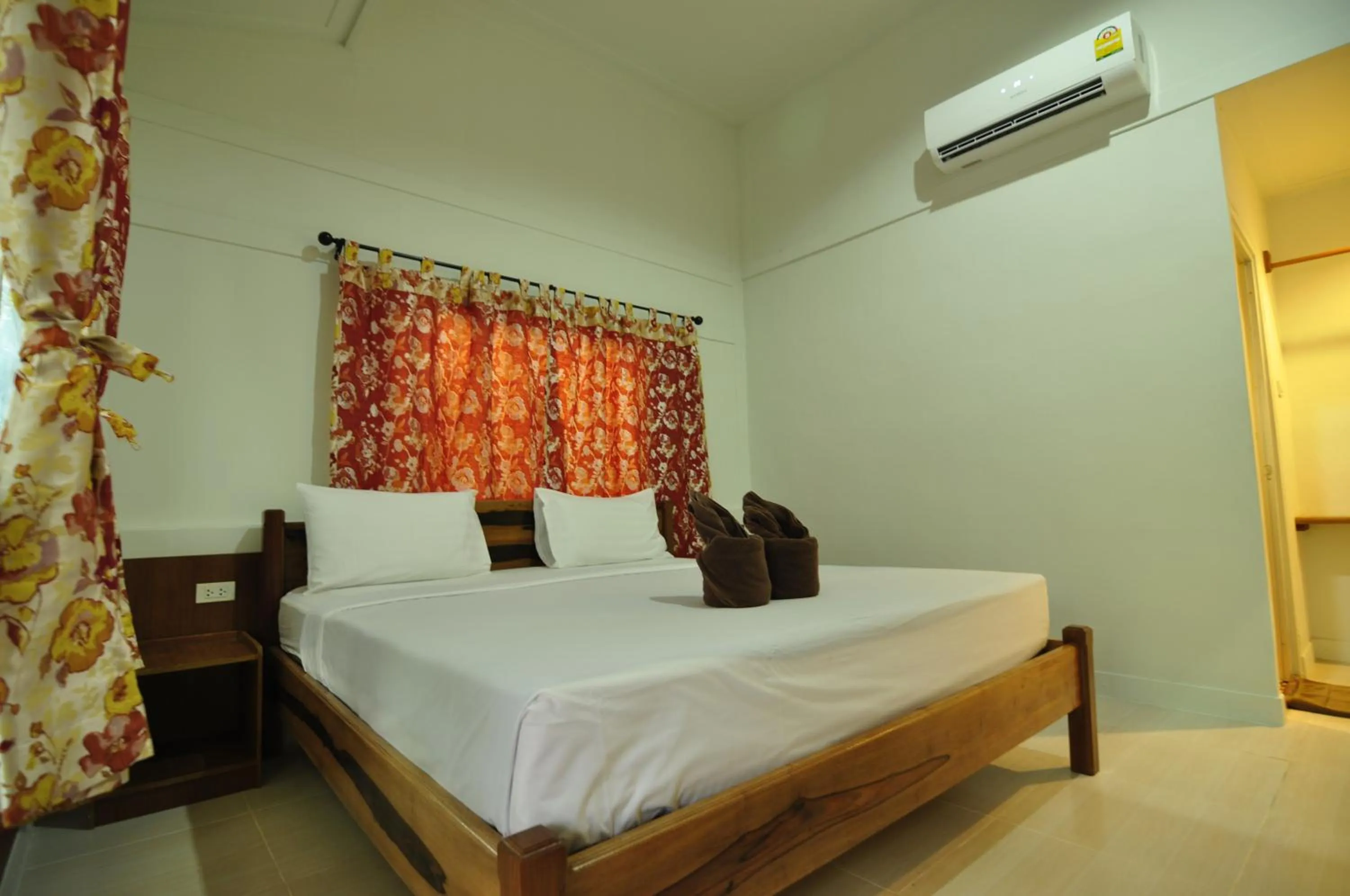 Bed in Phi Phi Twin Palms Bungalow