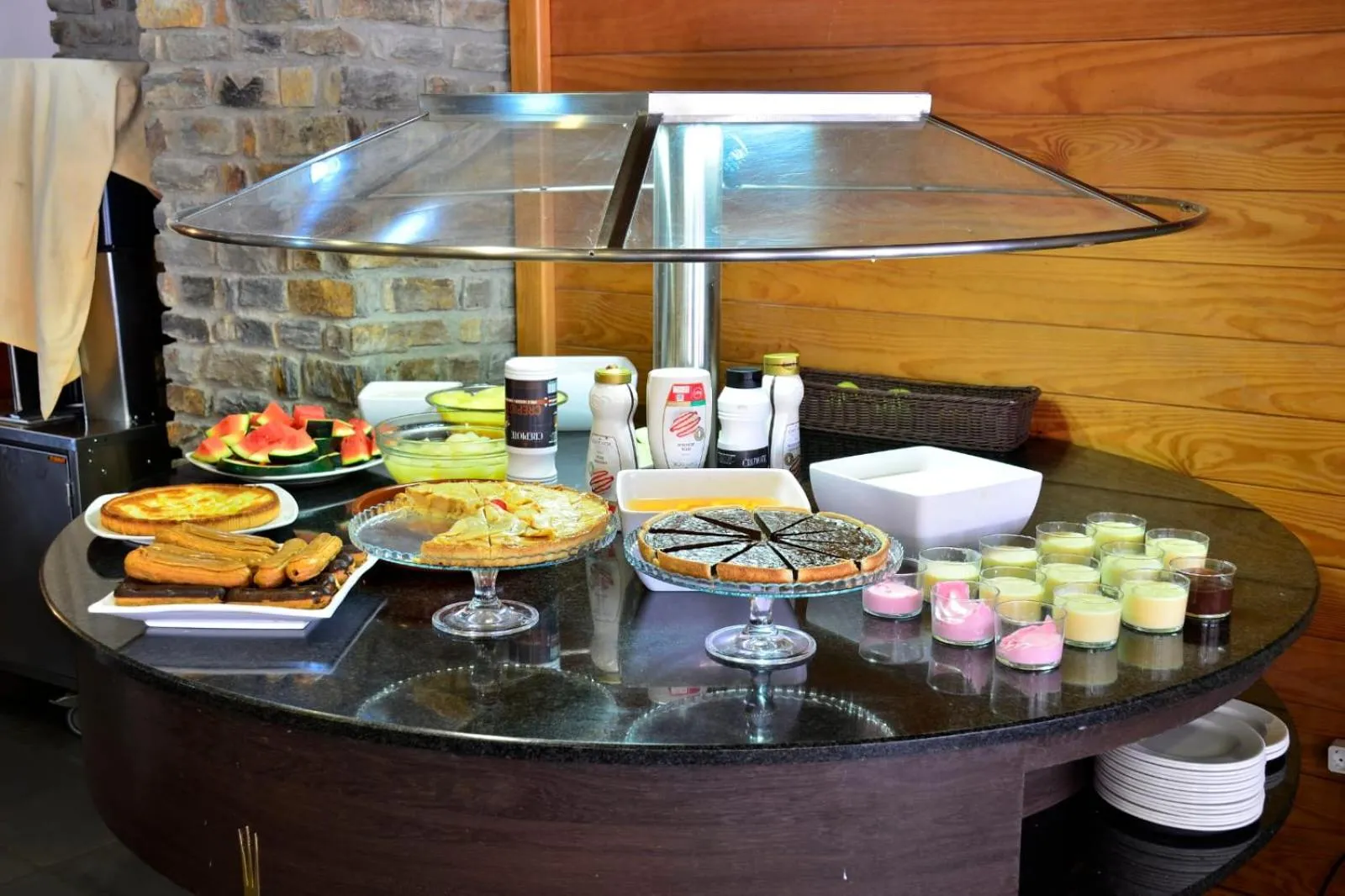 Buffet breakfast in Cal Ruiz