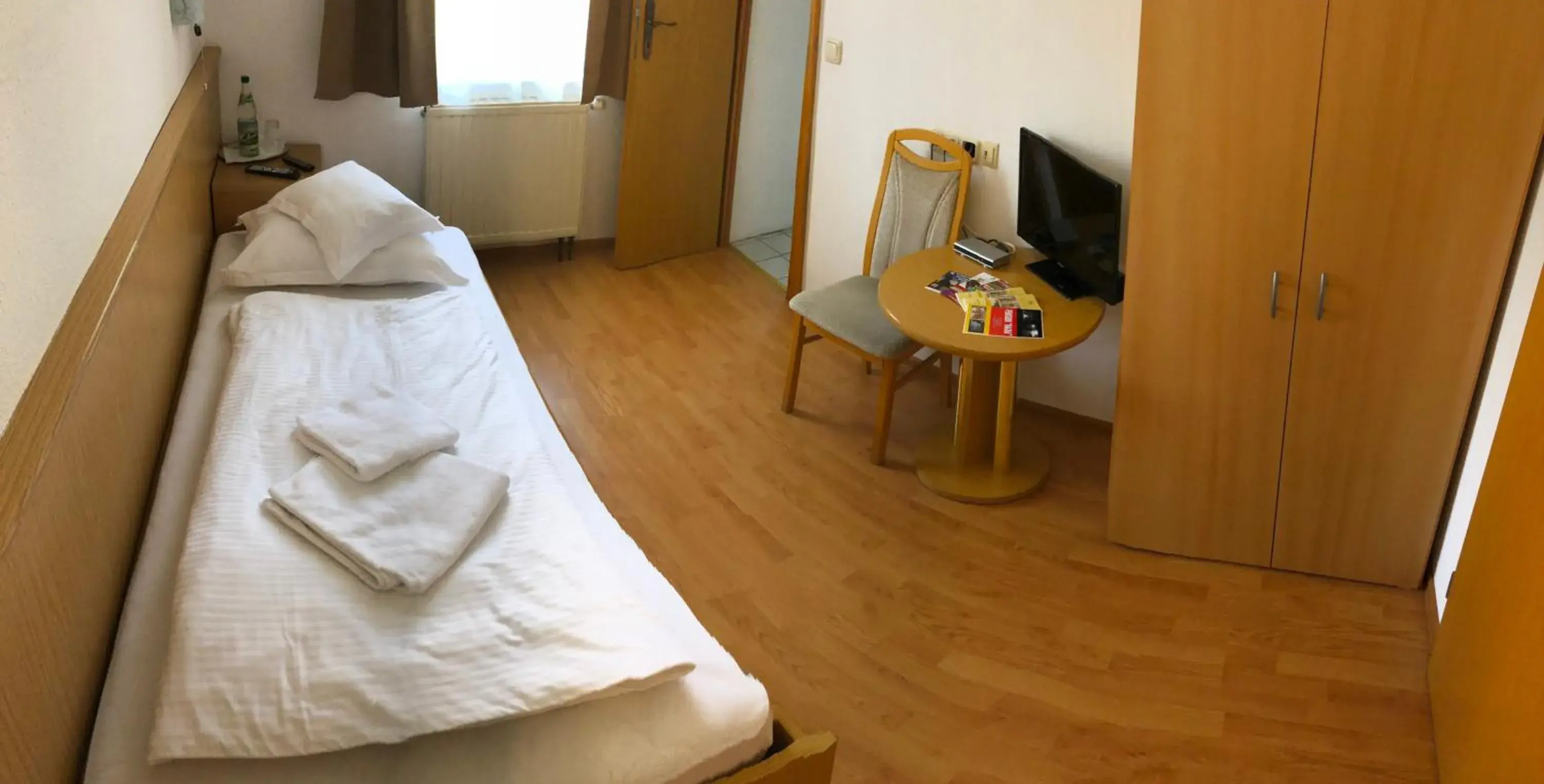 Single Room with Bathroom in Pension Nadia Single Room with Bathroom in Pension Nadia